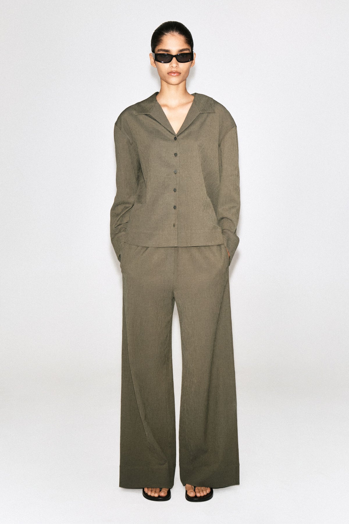 PANTALONES DE JERSEY ARRUGADO DE PIERNA ANCHA - MARRÓN CLARO