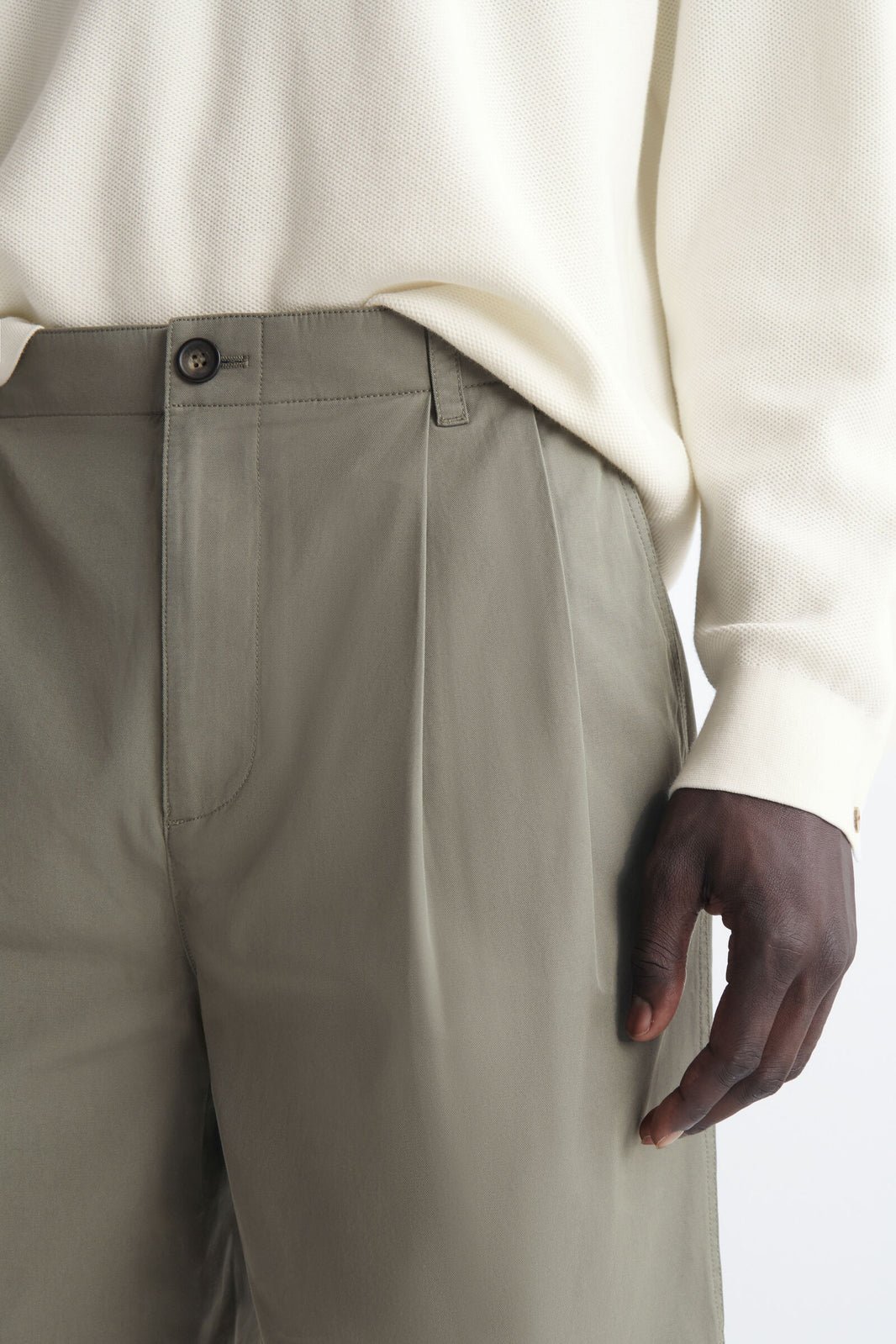 SHORTS DE ALGODÓN CON PLIEGUES - KAKI