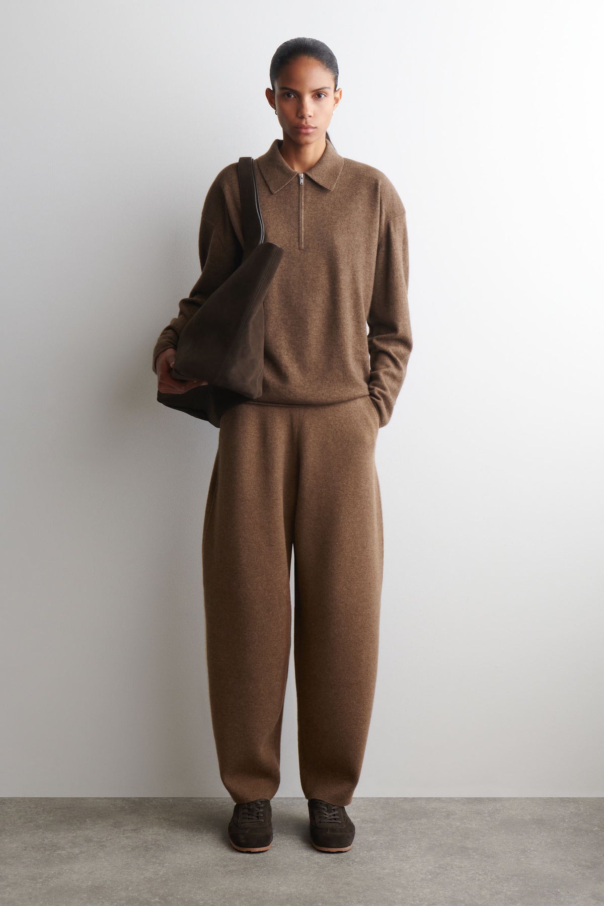 PANTALONES DE PIERNA BARREL DE LANA MERINO - MARRÓN JASPEADO