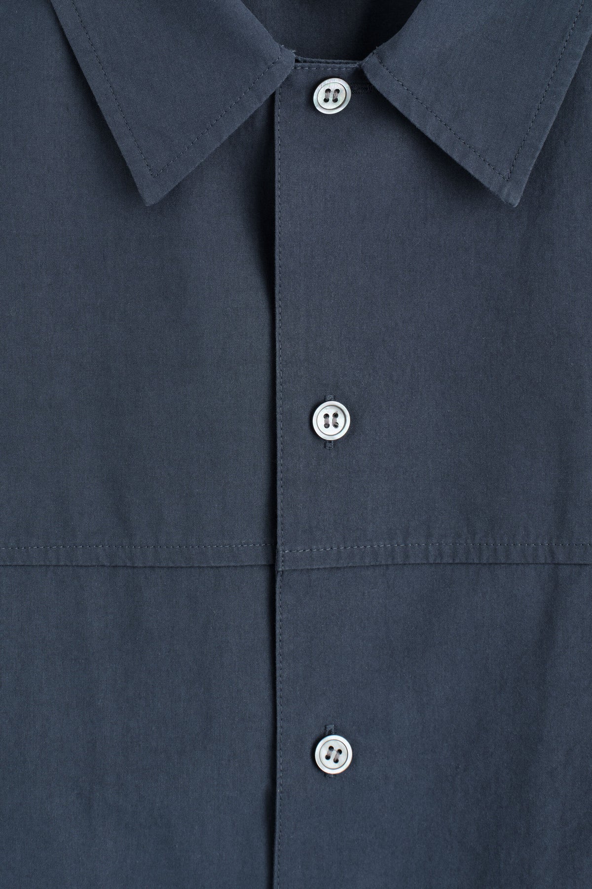 CAMISA UTILITY DE ALGODÓN-POPLIN DE CORTE CUADRADO - AZUL OSCURO | DescriptiveDetail