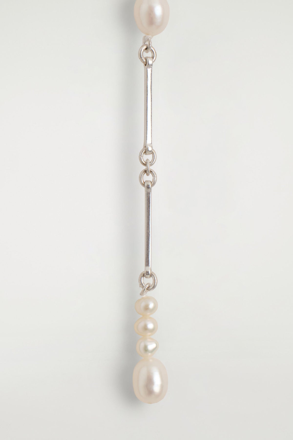 ARETES ASIMÉTRICOS DE PERLA DE AGUA DULCE - PLATA | DescriptiveDetail