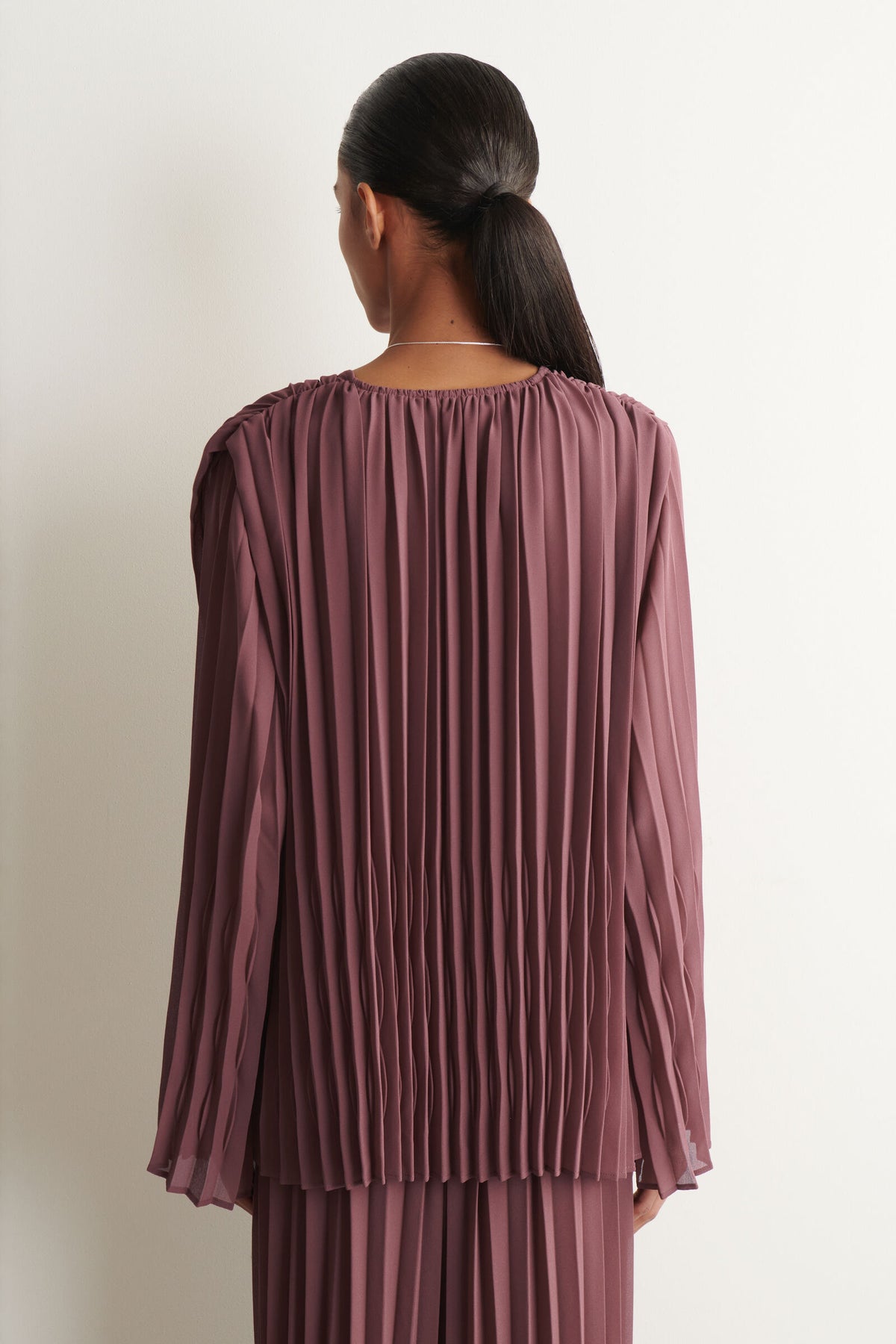 BLUSA DE GEORGETTE PLISADA CON LAZO - ÓXIDO