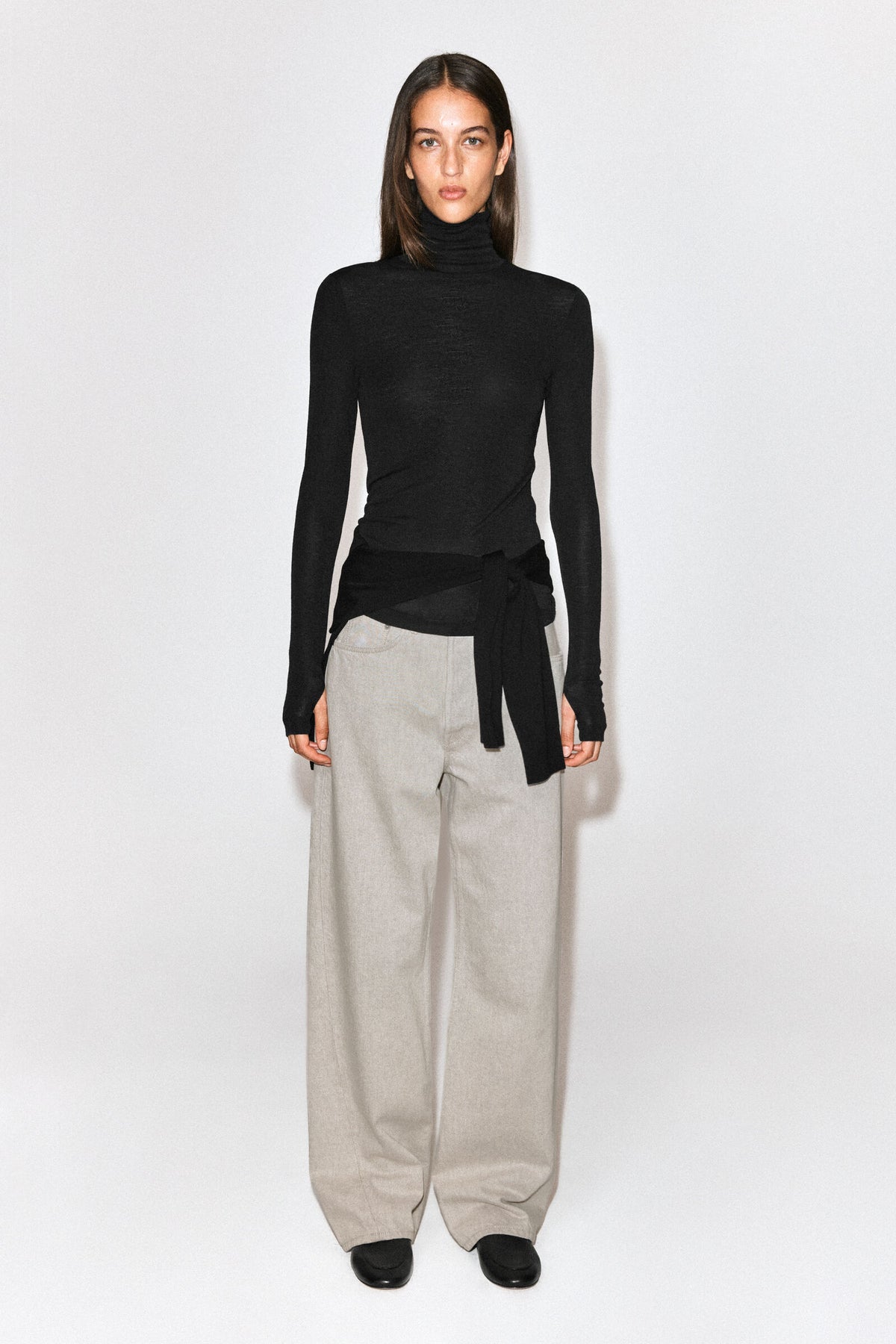 TOP DE CUELLO ALTO DE LANA MERINO - NEGRO