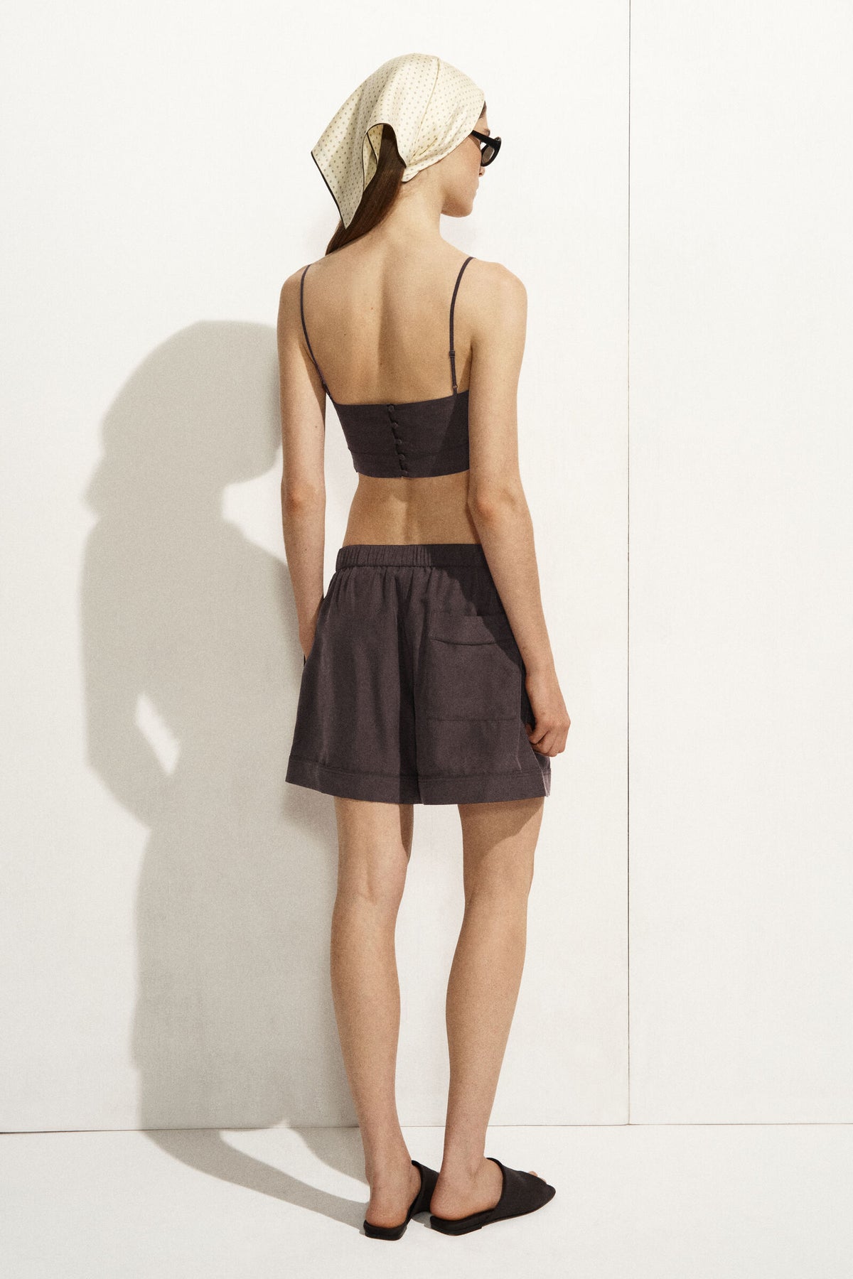 SHORTS DE SEDA CON ELÁSTICO - MARRÓN