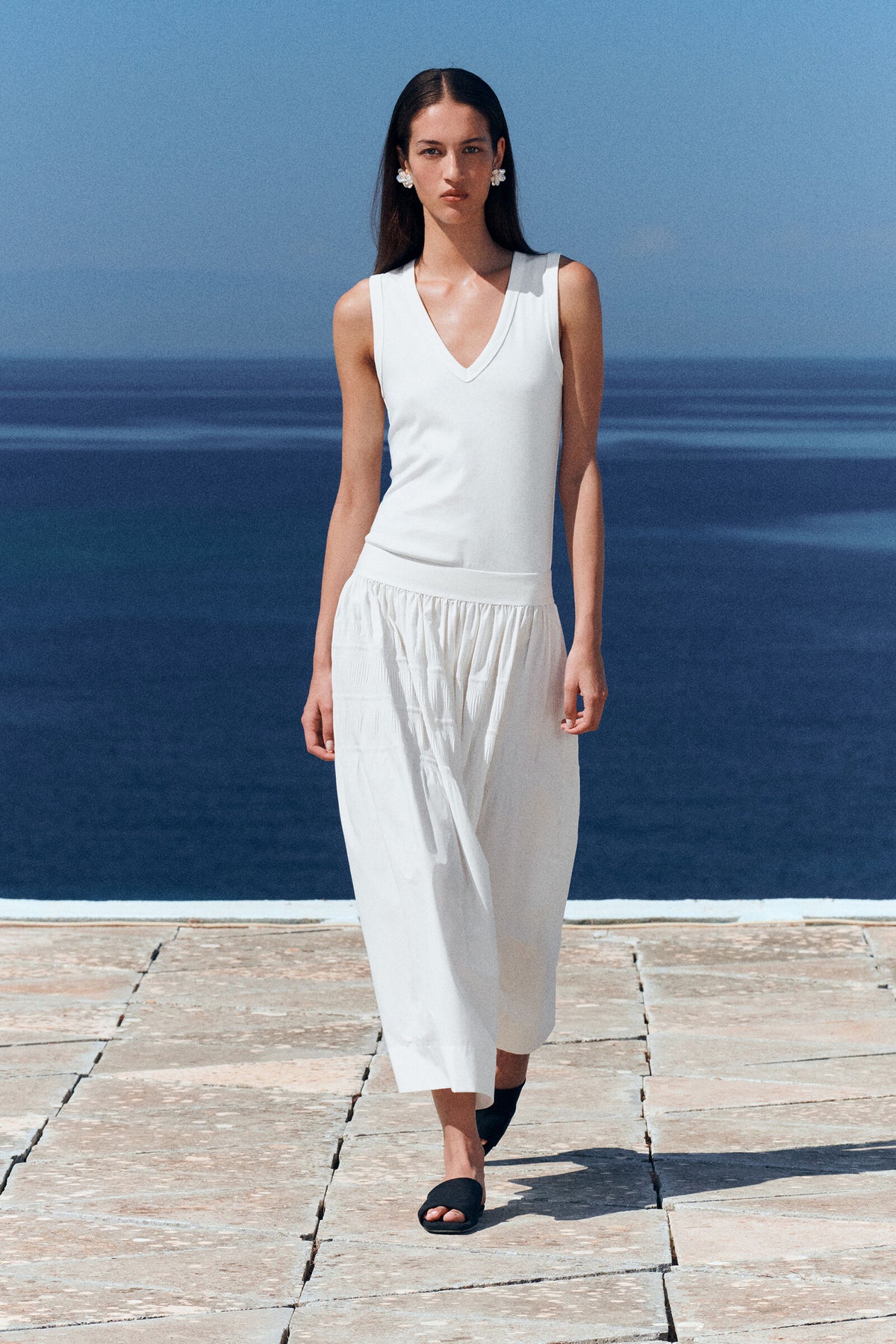 FALDA MIDI CON VUELOS Y PLIEGUES - BLANCO