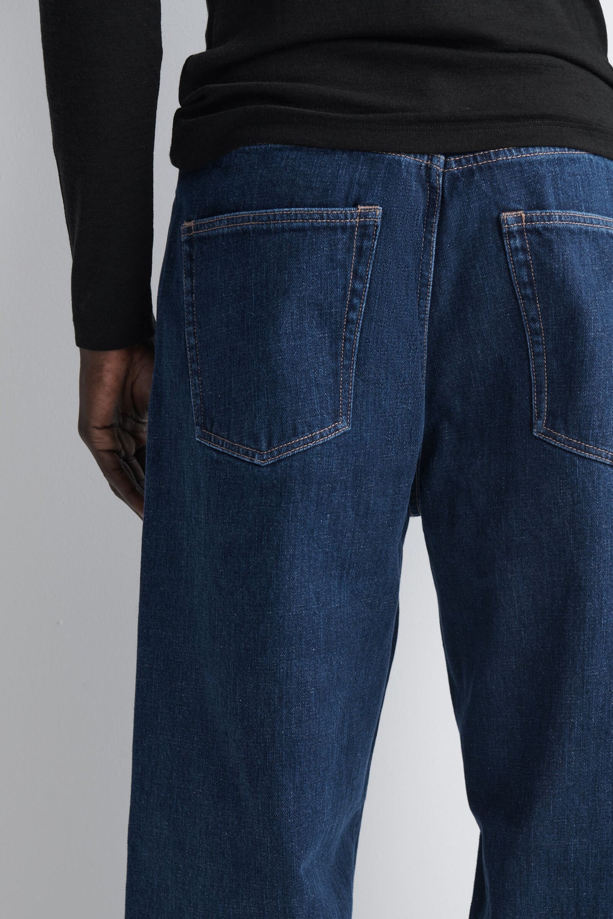 JEANS SELVEDGE DE CORTE SUELTO Y PIERNA ANCHA - AZUL OSCURO