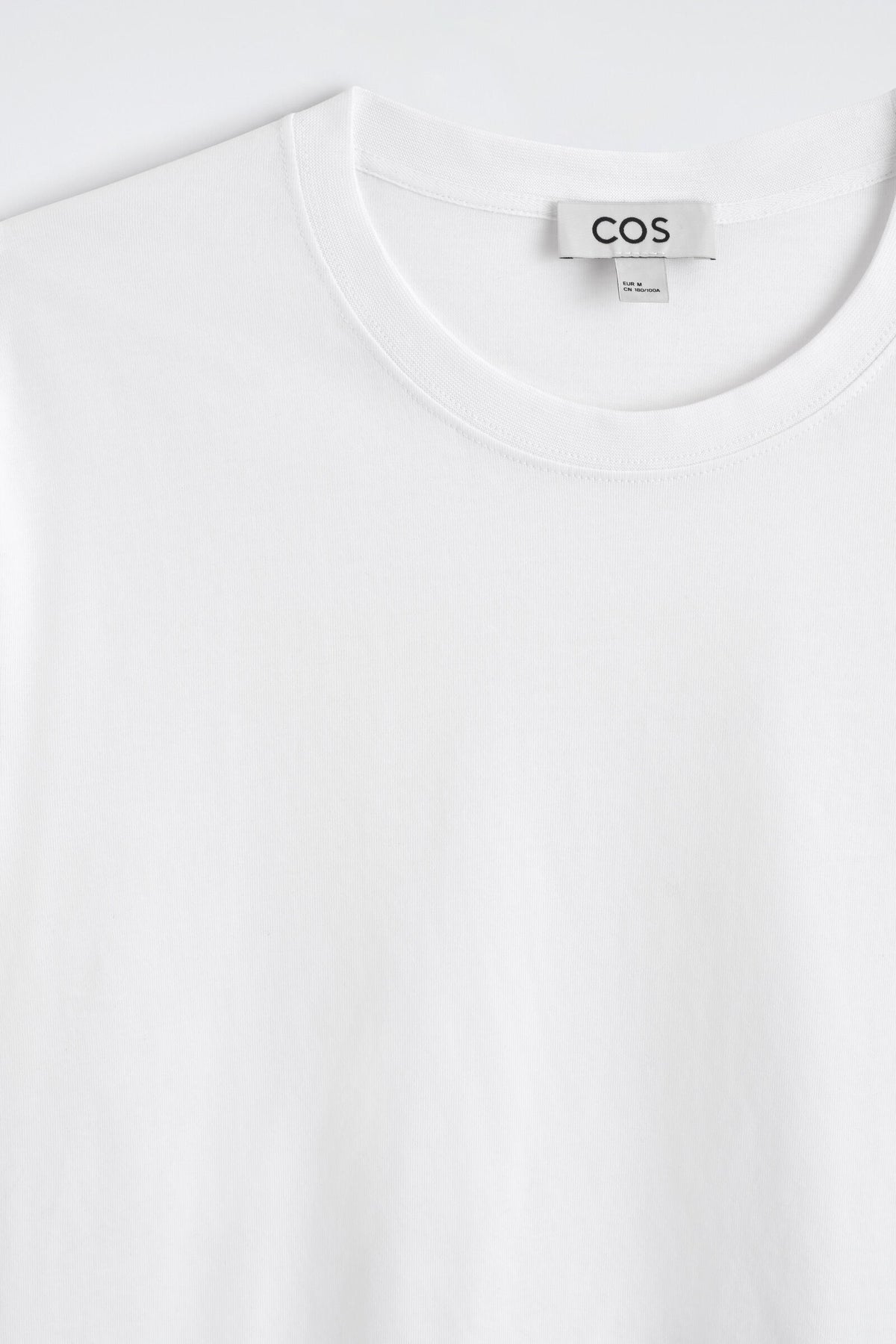 PLAYERA DE ALGODÓN DE CORTE REGULAR - BLANCO | DescriptiveDetail