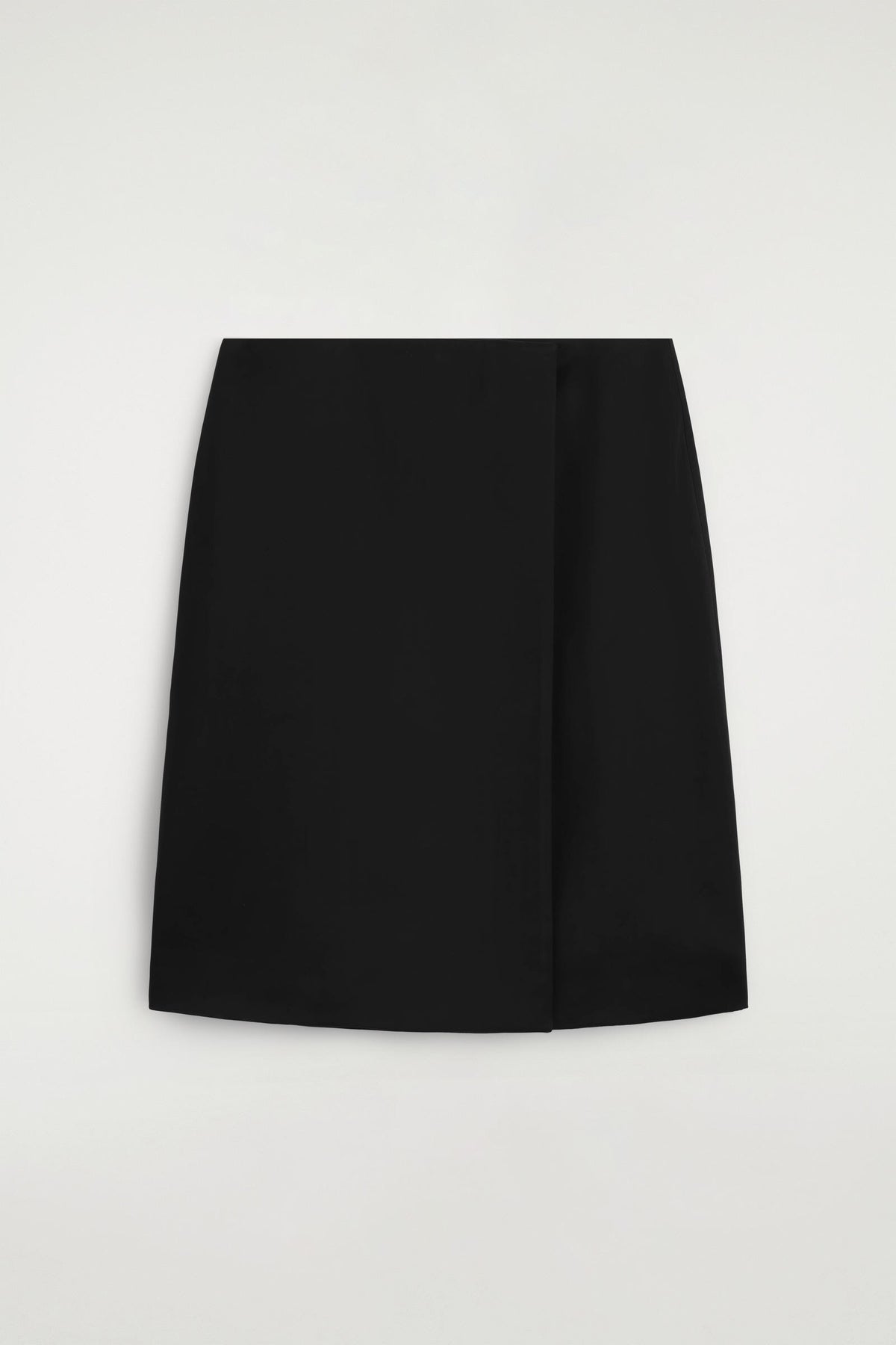 FALDA SATINADA ENVOLVENTE - NEGRO - StillMedia/DescriptiveStillLife