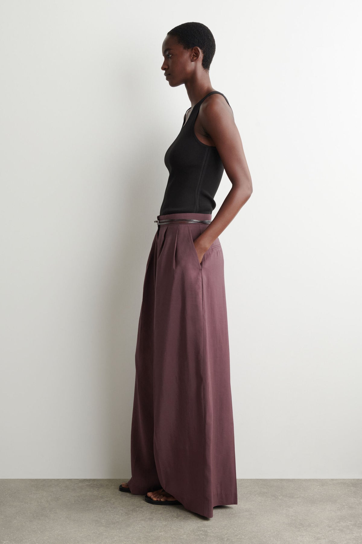 PANTALONES DE MODAL PLISADOS DE PIERNA ANCHA - ROJO OSCURO