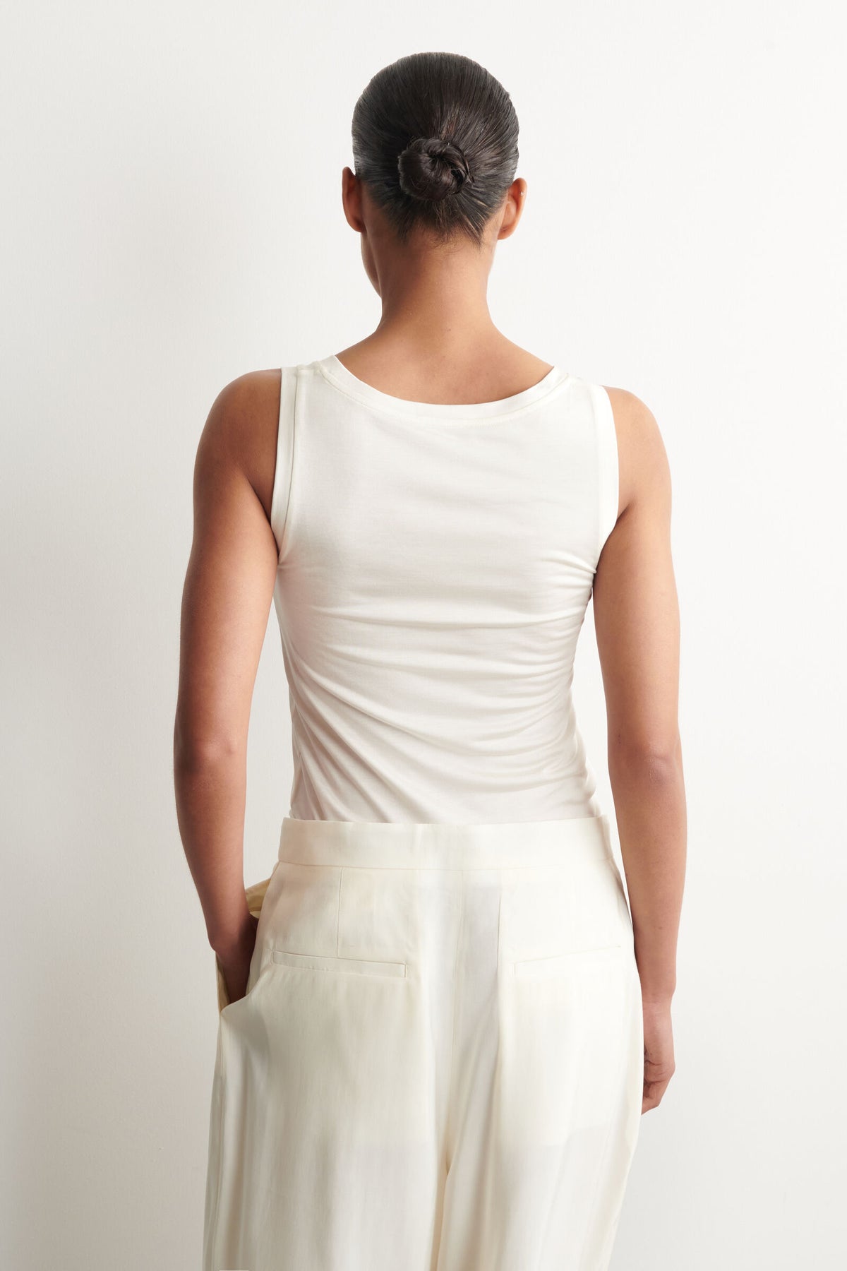 TANK TOP DE SEDA CON ESCOTE REDONDO - BLANCO