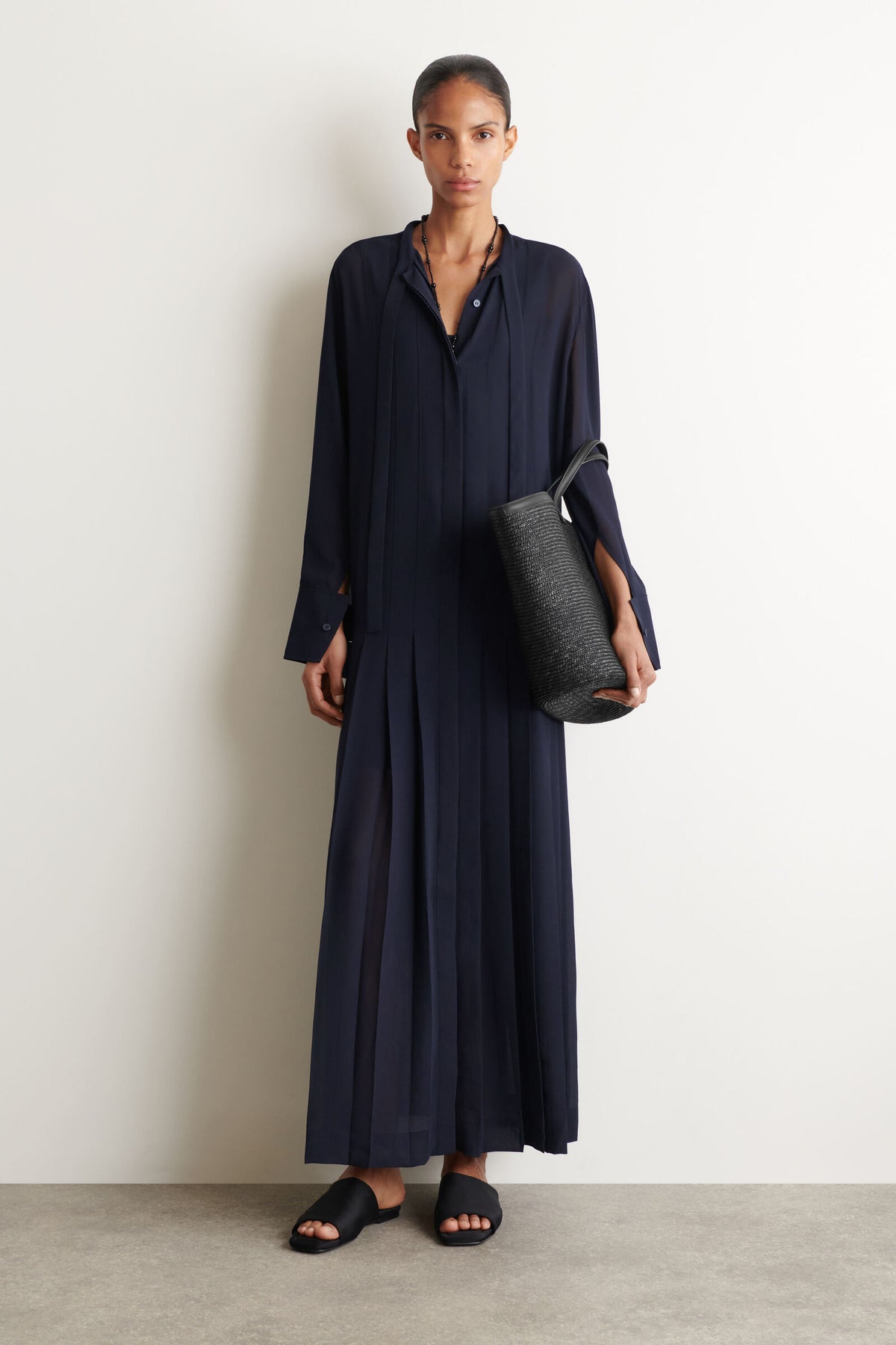 VESTIDO CAMISERO MIDI CON MOÑO Y PLISADO - AZUL MARINO