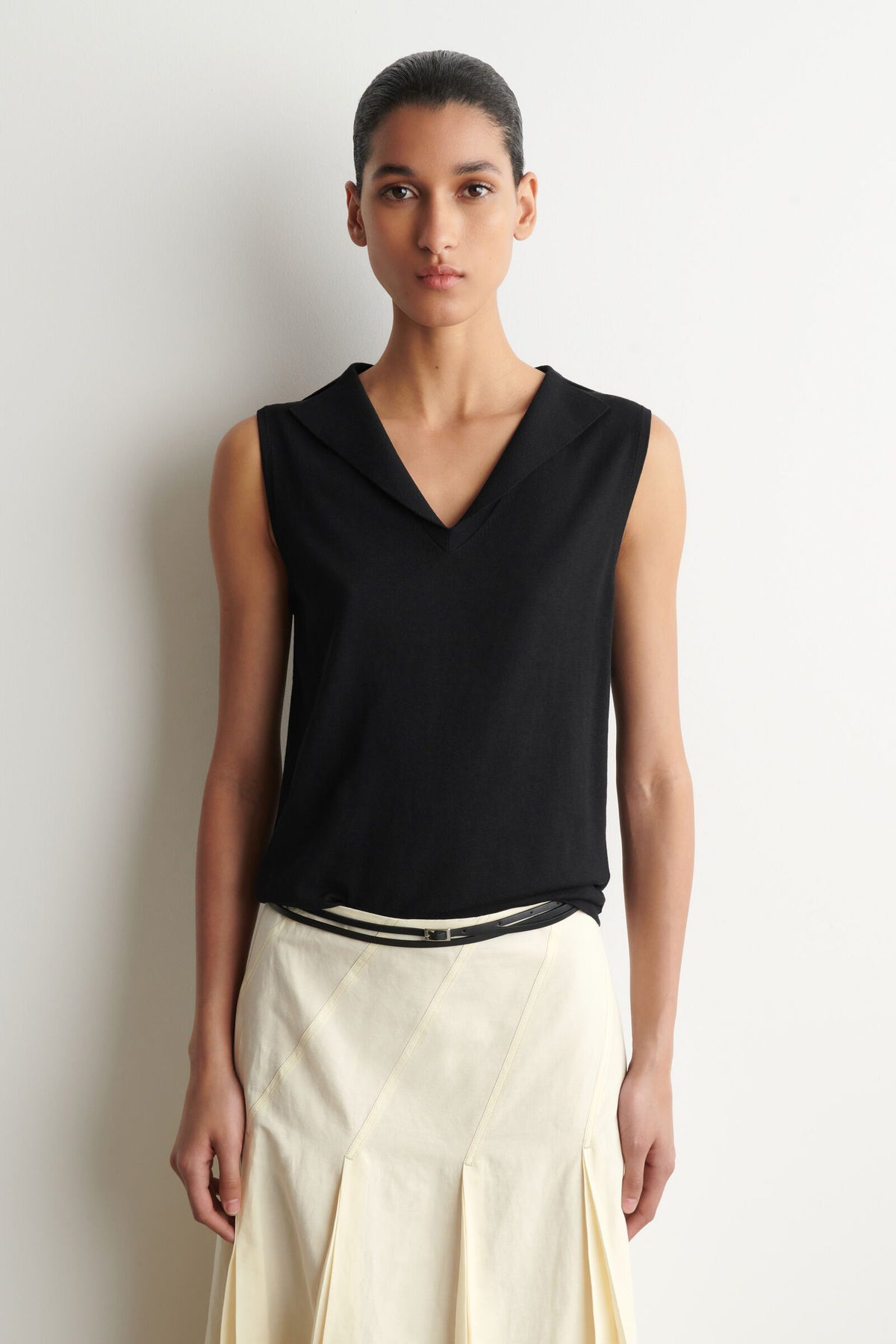 TOP DE ALGODÓN- SEDA TEJIDO CON CUELLO DE MARINERO - NEGRO