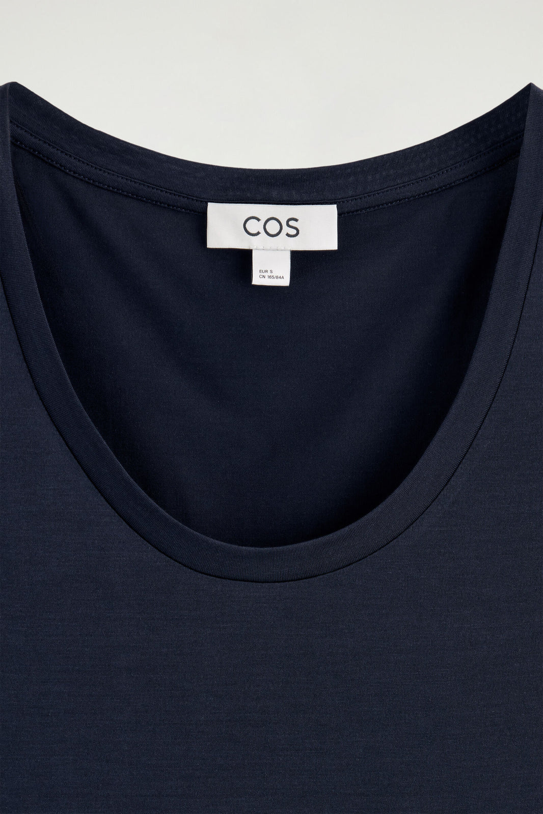 TANK TOP DE SEDA CON ESCOTE REDONDO - NAVY | DescriptiveDetail