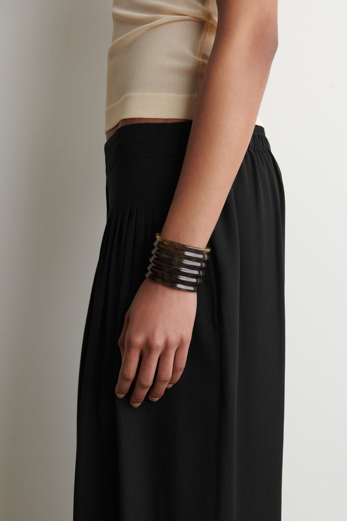 BRAZALETE  ONDULADO - MARRÓN / VETEADO