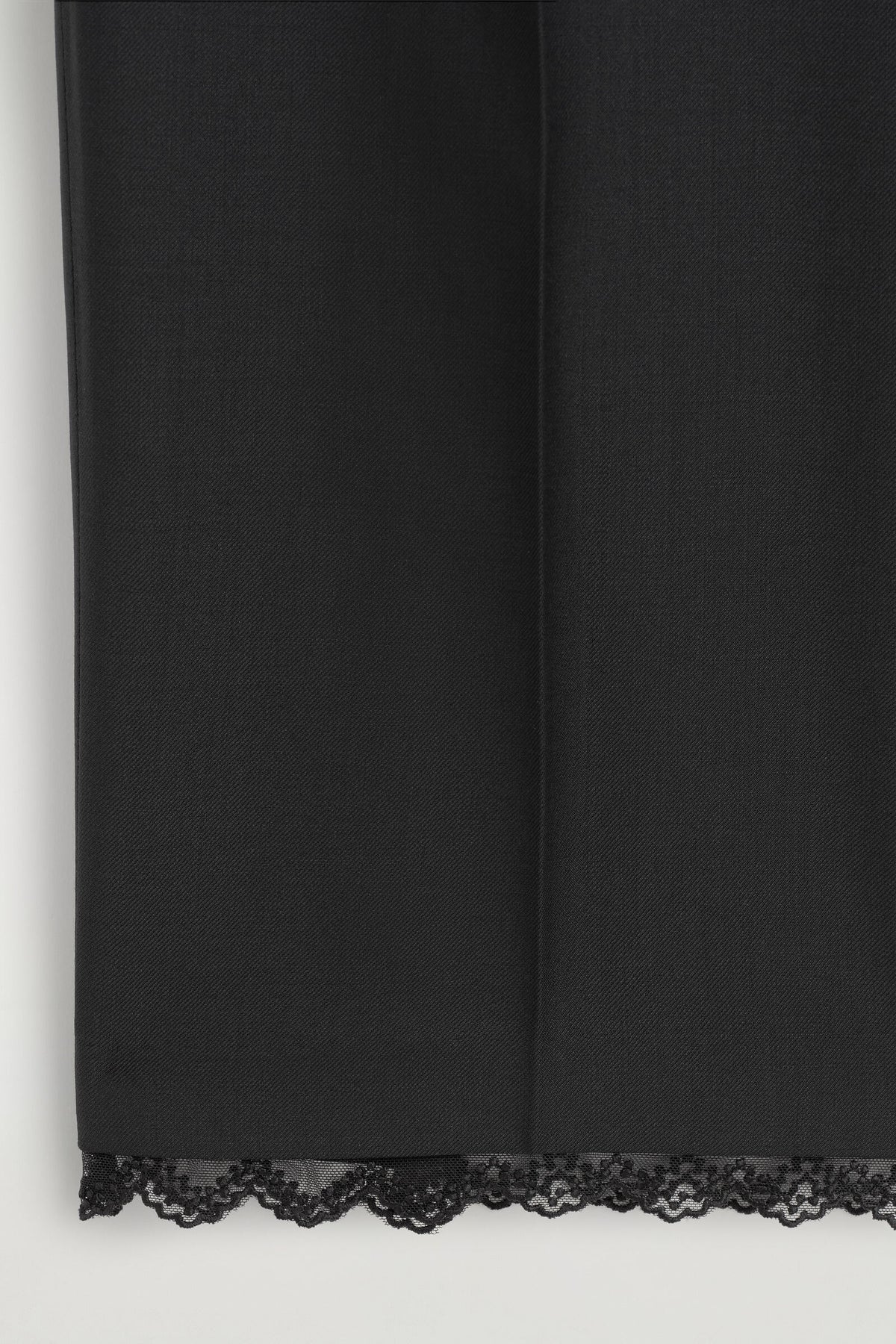 PANTALONES DE LANA TAPERED CON DETALLES DE ENCAJE - NEGRO - StillMedia/DescriptiveDetail