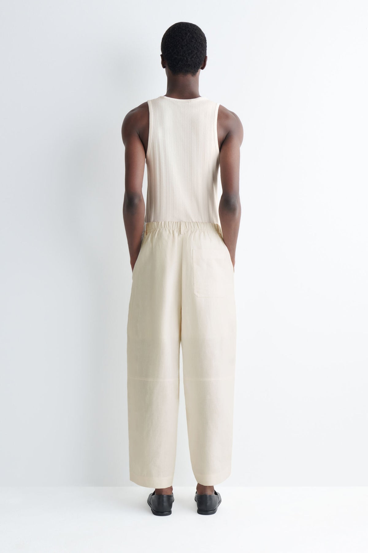 PANTALONES DE LINO DE CORTE RELAJADO Y PIERNA BARREL - BLANCO ROTO