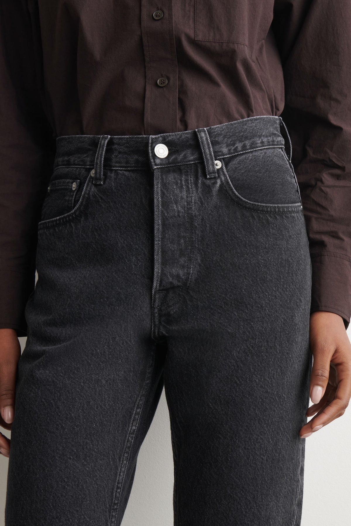 JEANS SLIM-LEG DE TUBERÍA  - NEGRO
