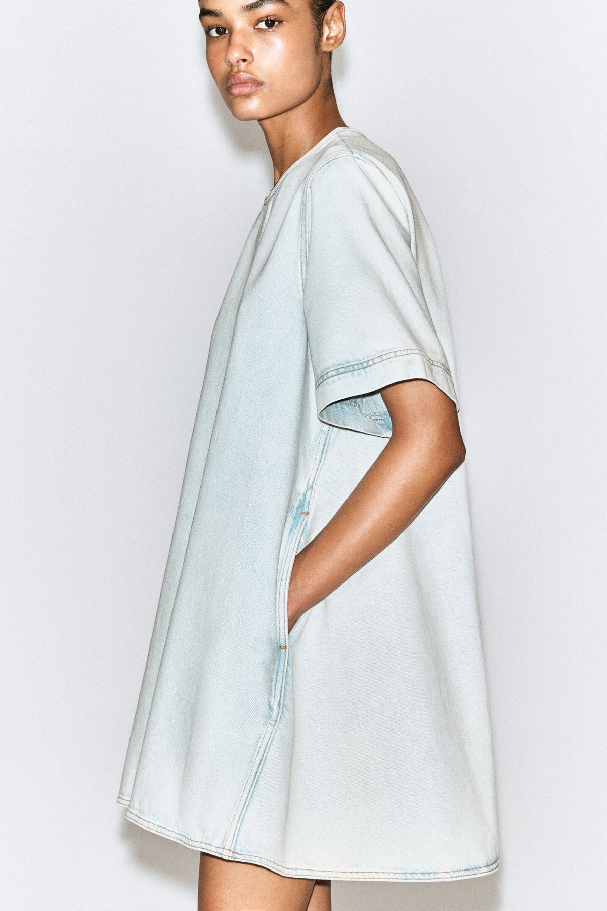 VESTIDO DE MEZCLILLA ACAMPANADO - AZUL CLARO