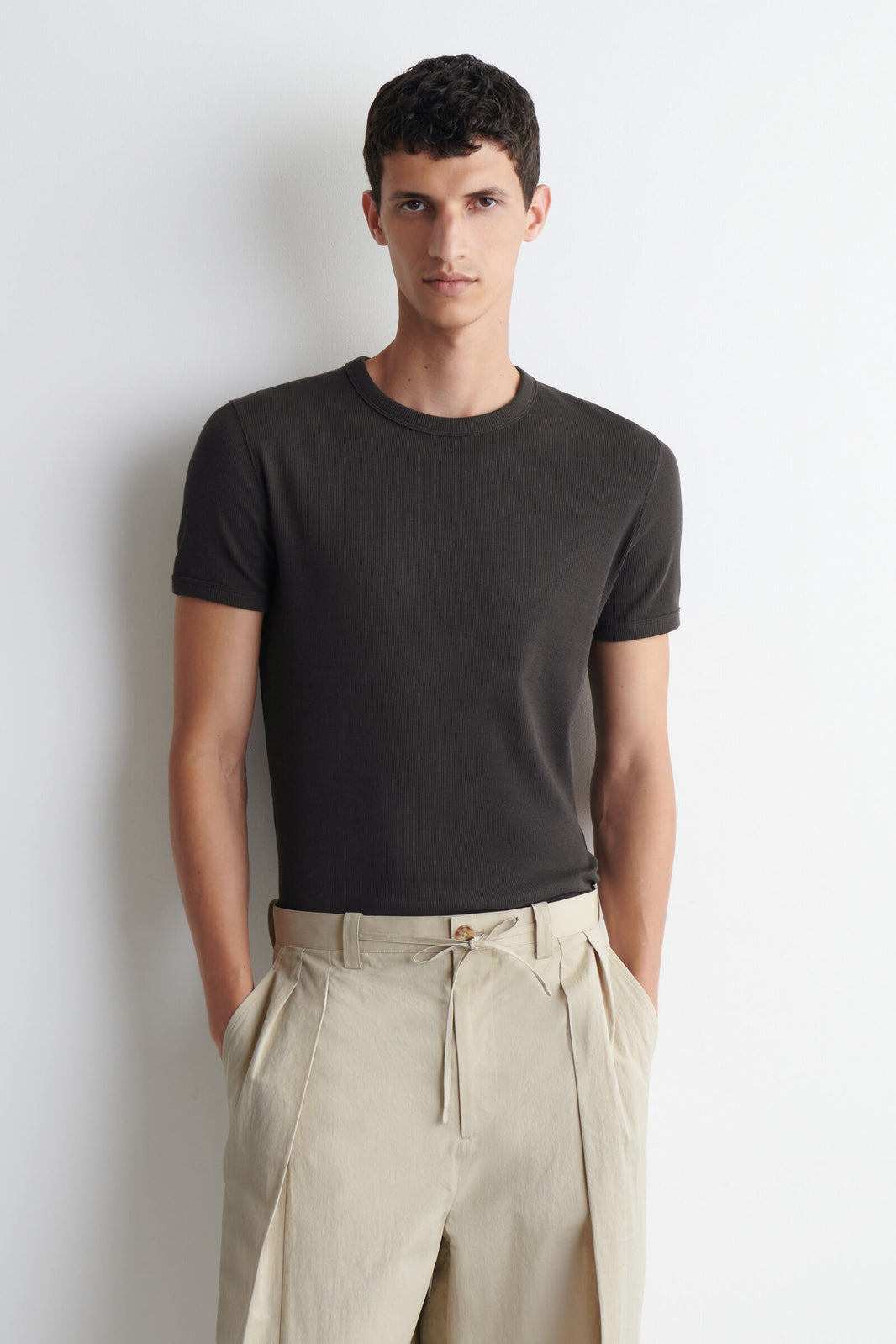 CAMISETA DE ALGODÓN SLIM ACANALADA - MARRÓN - StillMedia/Lookbook