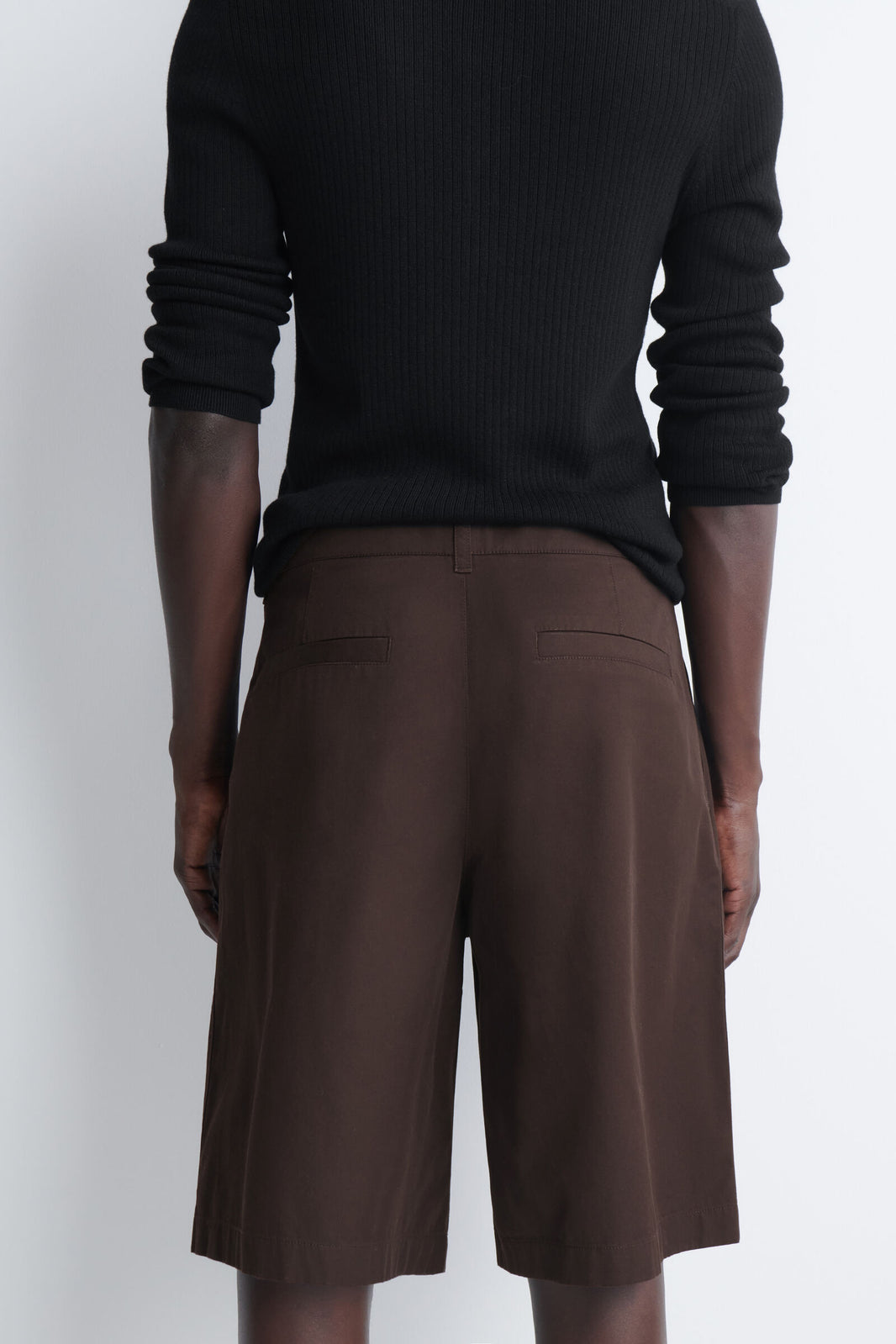 SHORTS DE ALGODÓN CON PLIEGUES - MARRÓN