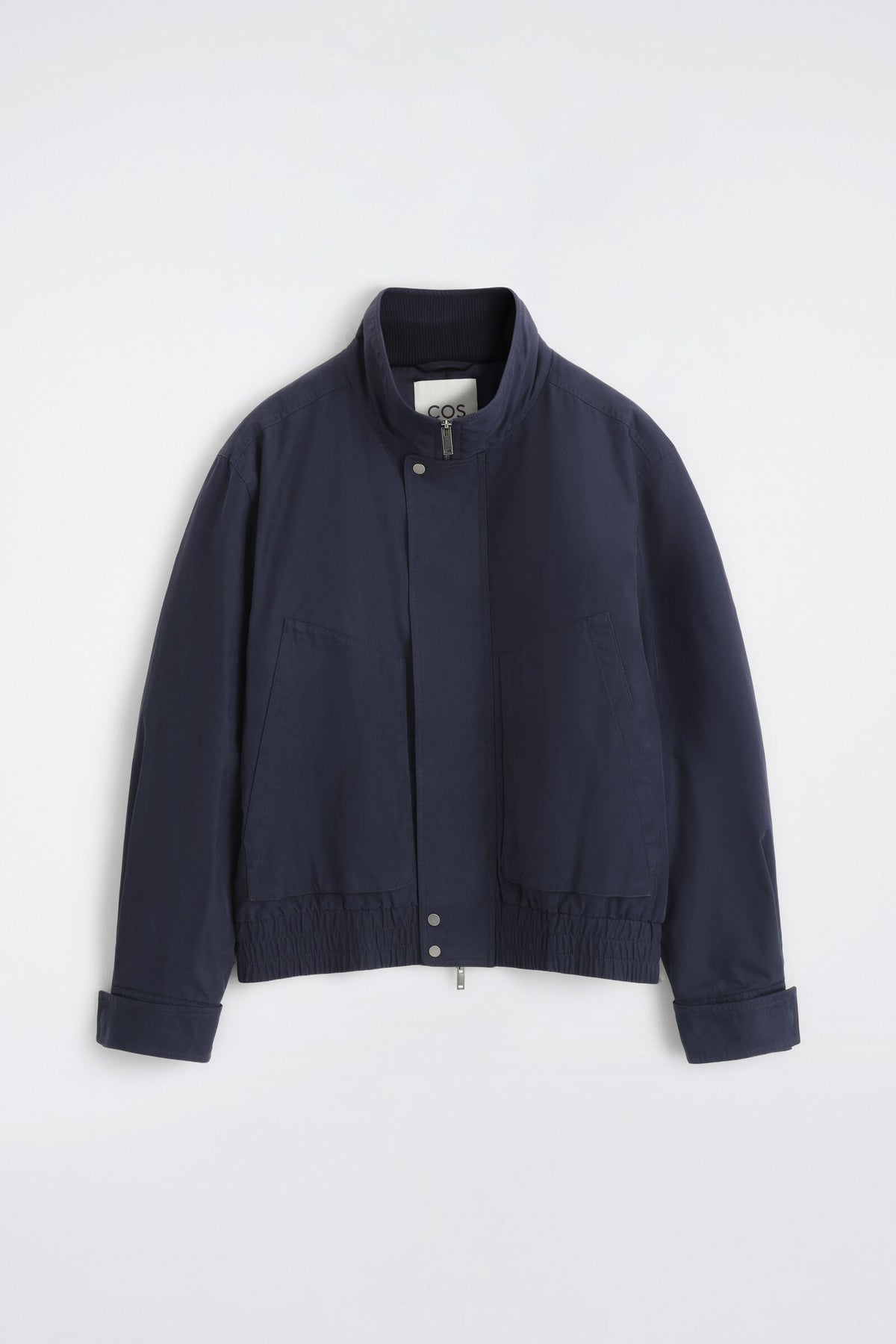 CHAQUETA BOMBER ACOLCHADA DE CUELLO ALTO - AZUL MARINO | DescriptiveStillLife