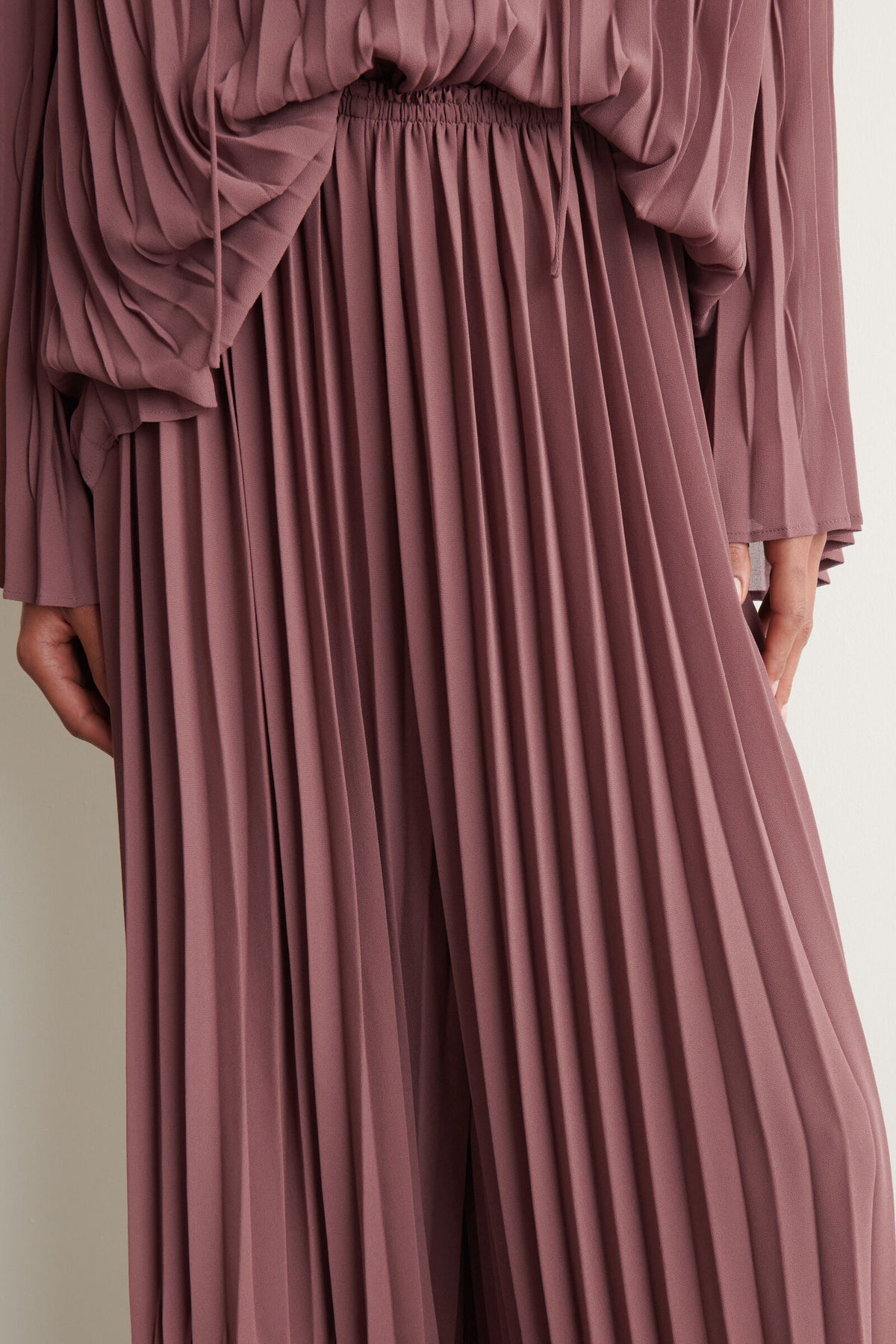PANTALONES DE GEORGETTE PLISADOS - ÓXIDO