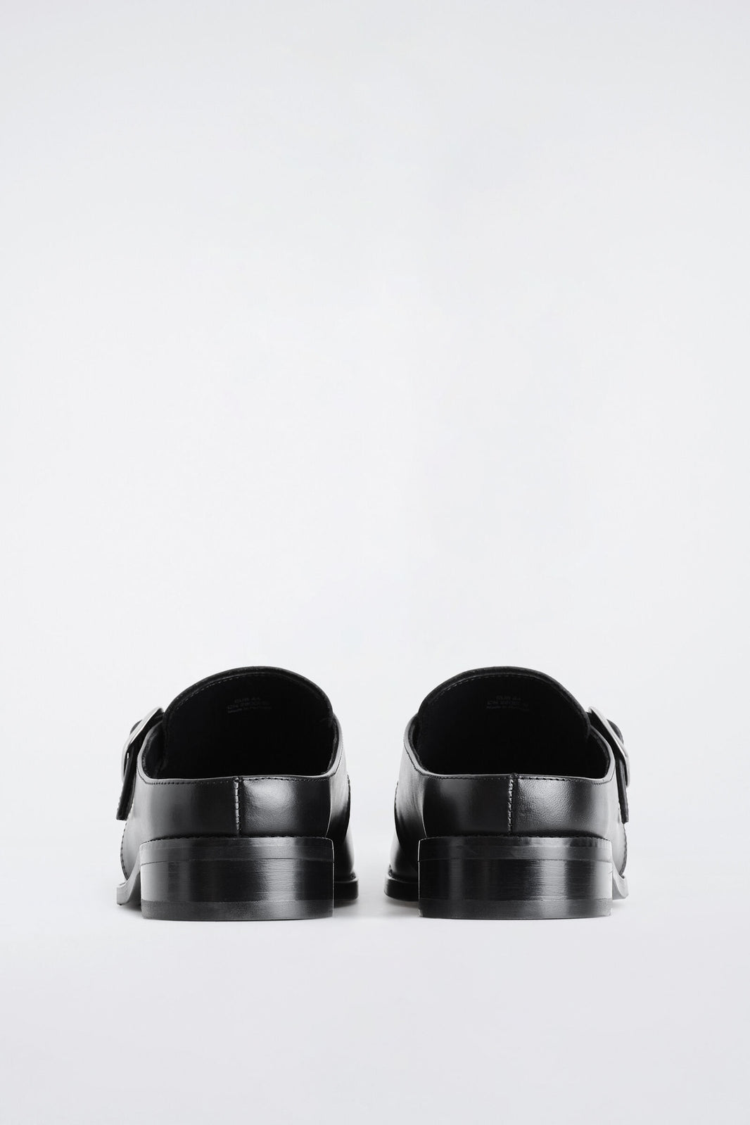 MULES DE CUERO CON HEBILLA - NEGRO | DescriptiveDetail