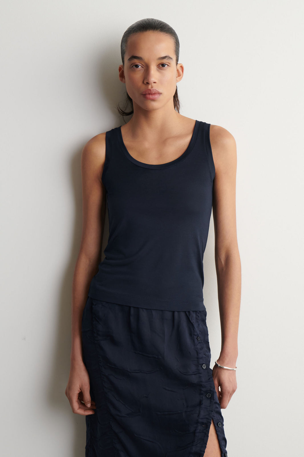 TANK TOP DE SEDA CON ESCOTE REDONDO - NAVY