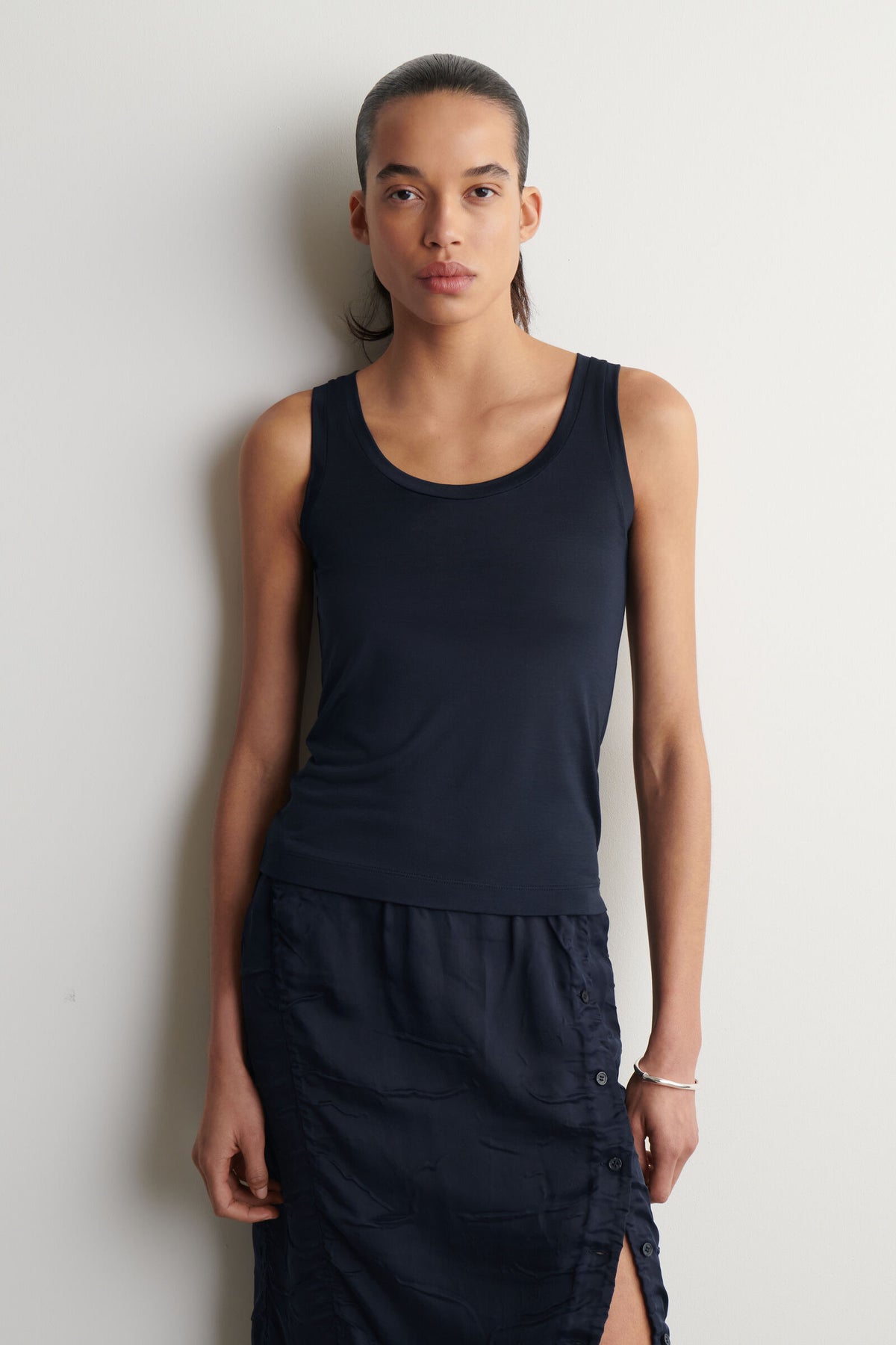 TANK TOP DE SEDA CON ESCOTE REDONDO - NAVY
