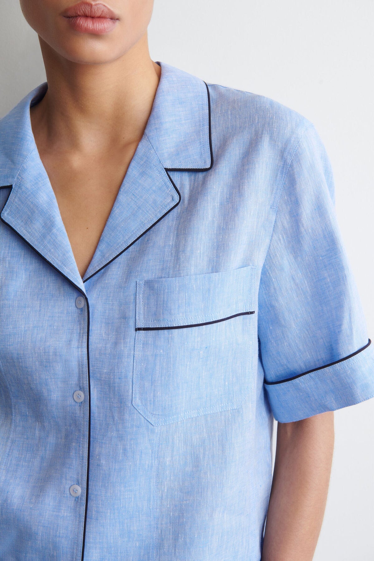 CAMISA DE LINO RESORT CON DETALLES EN CONTRASTE - AZUL MEZCLADO