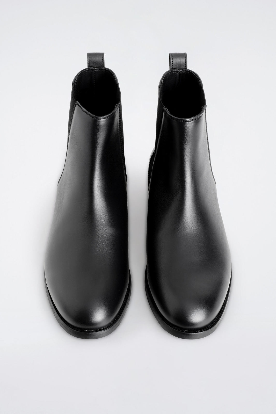 BOTAS CHELSEA DE CUERO - NEGRO | DescriptiveDetail