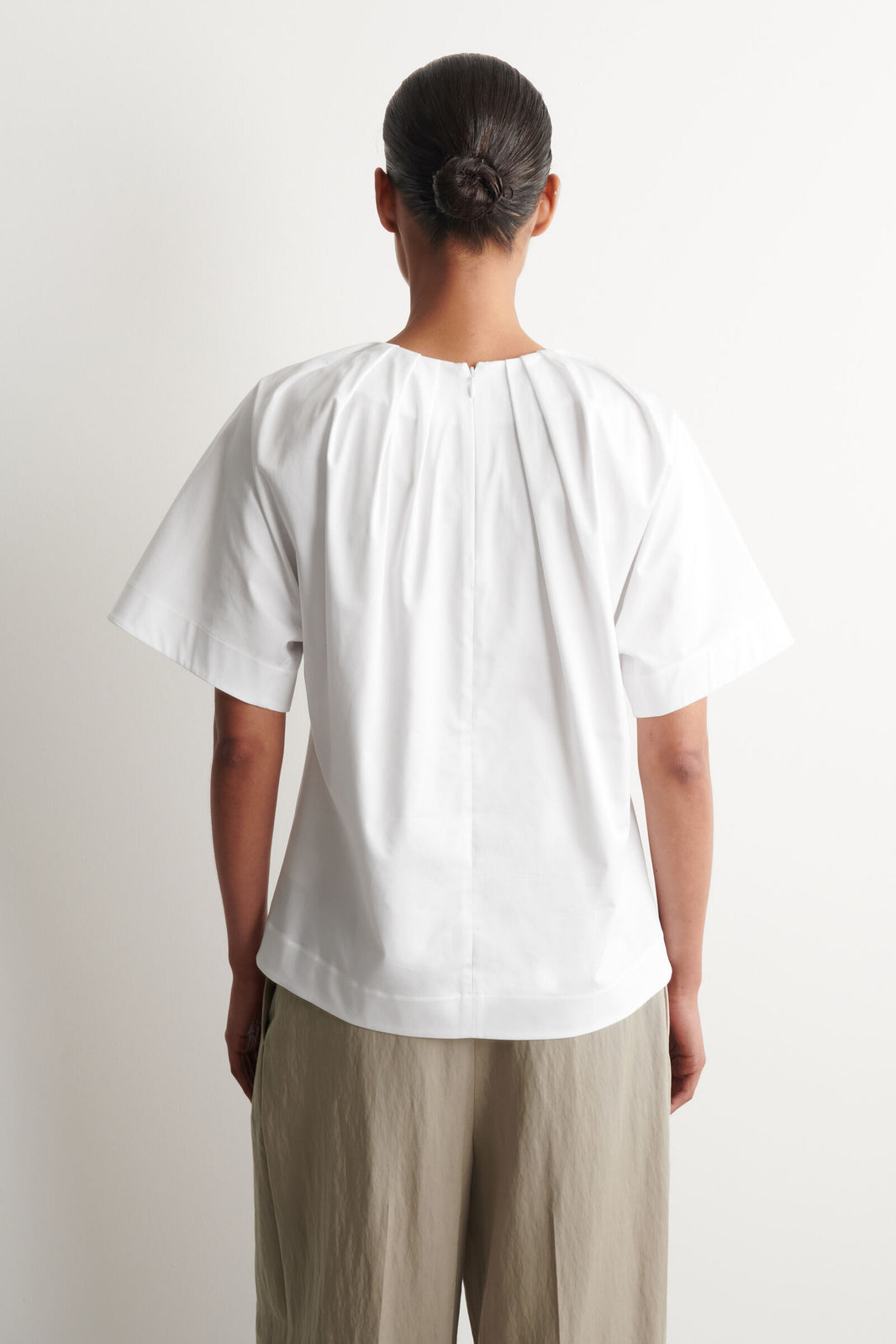 TOP DE ALGODÓN DE MANGA CORTA CON FRUNCE - BLANCO