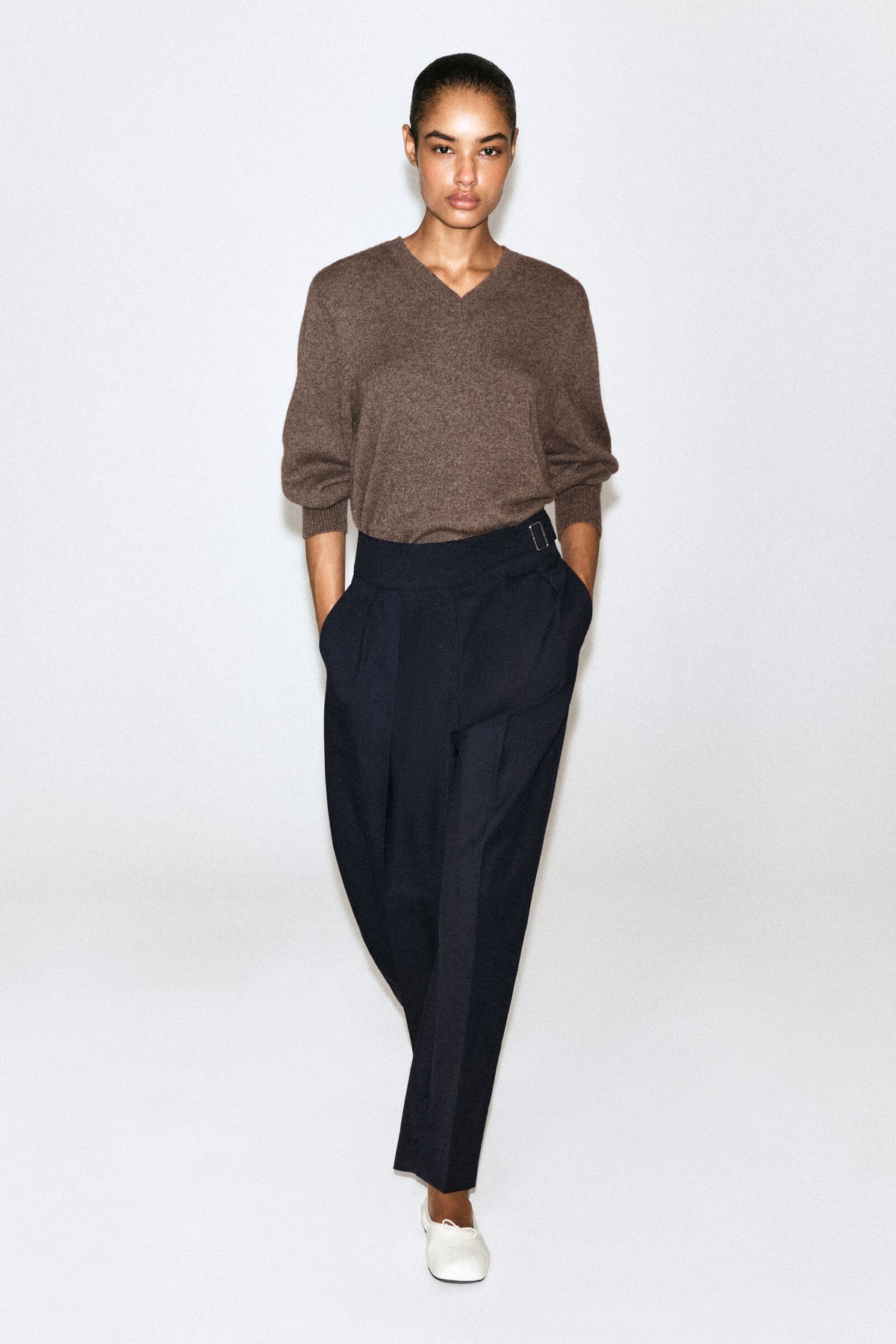 PANTALONES DE PIERNA BARREL CON FAJÍN - AZUL MARINO