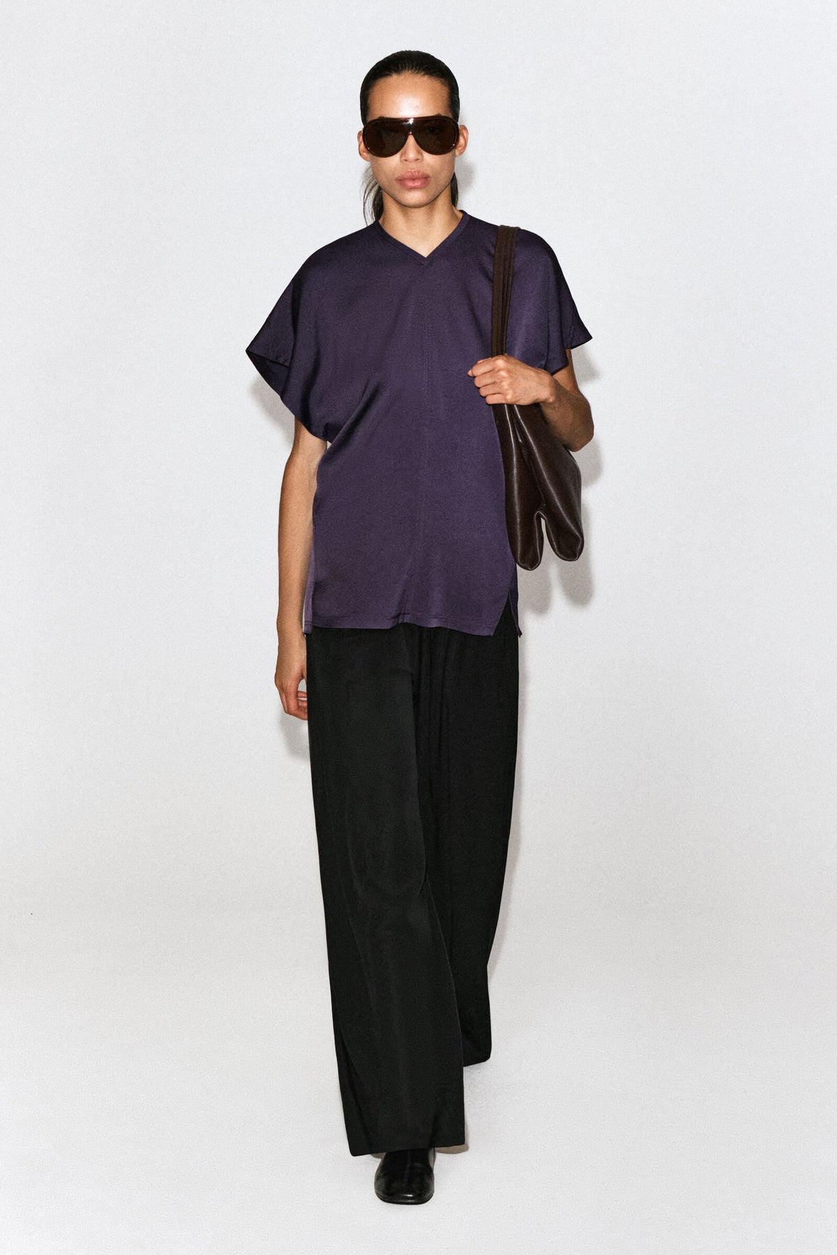 BLUSA DE CREPÉ DRAPEADO CON CUELLO EN V - MORADO OSCURO