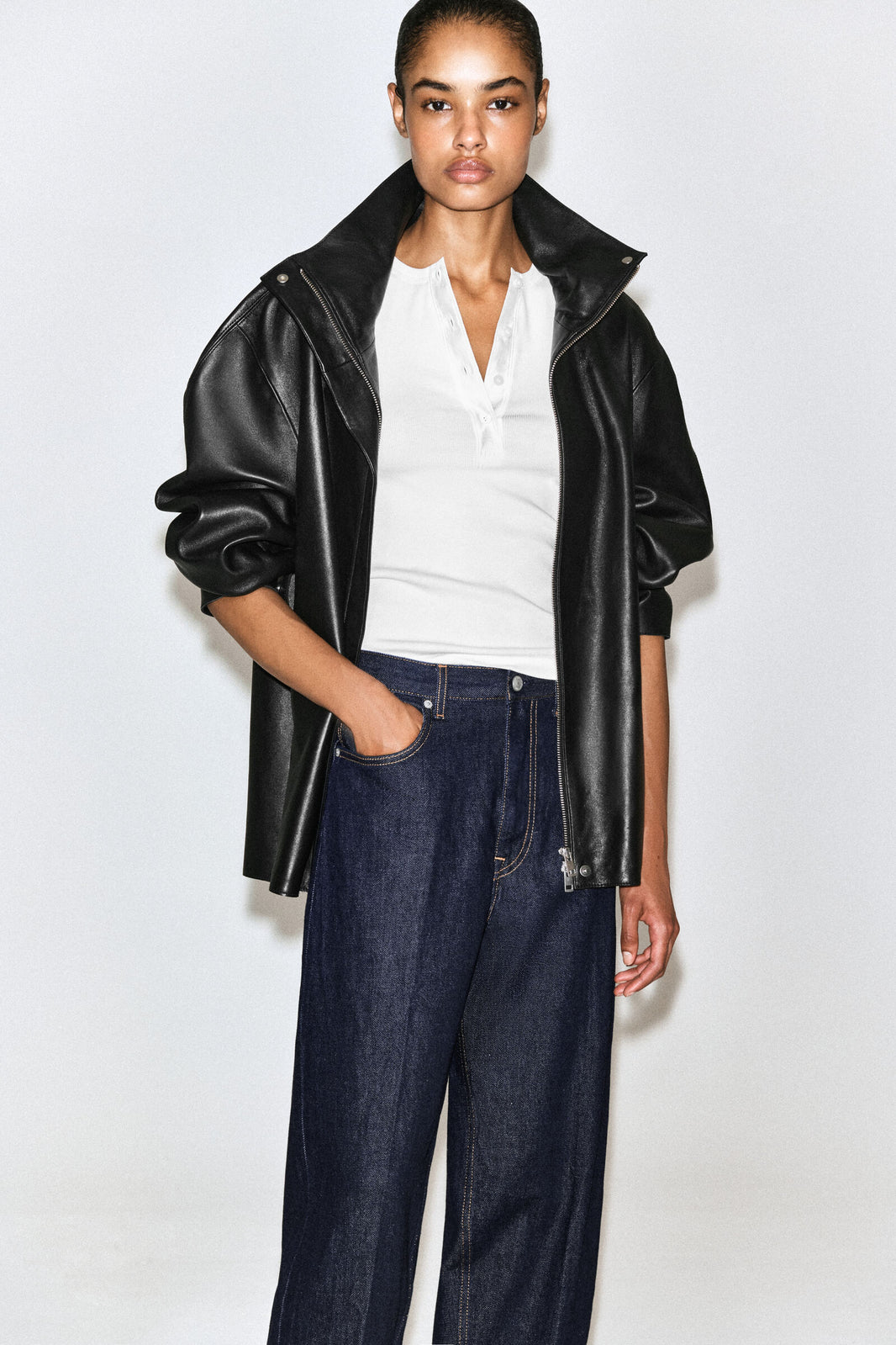 JEANS UMBRA DE PIERNA TAPERED - ÍNDIGO