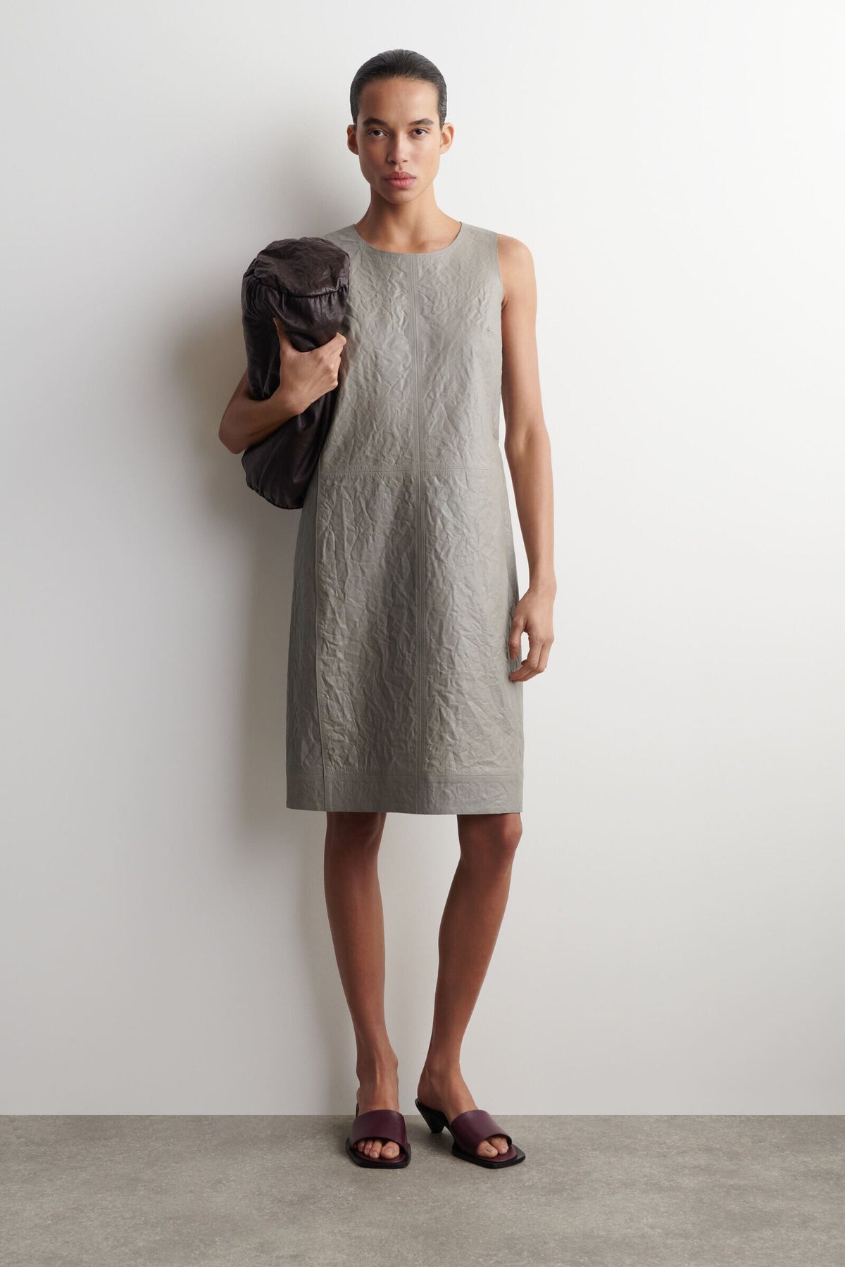 VESTIDO DE CUERO TEXTURIZADO - GRIS CLARO - StillMedia/Lookbook