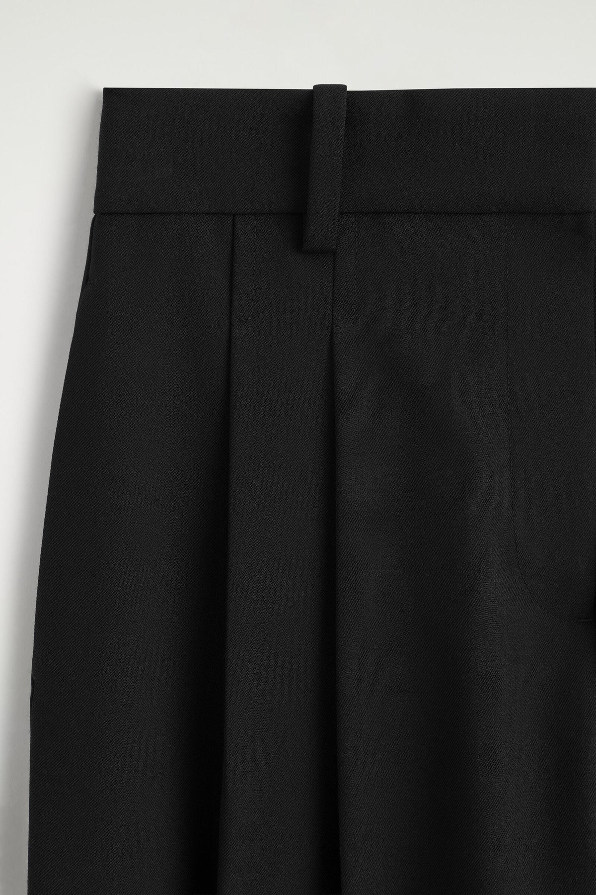 PANTALONES DE MEZCLA DE LANA PLISADOS Y DE CORTE RECTO - NEGRO | DescriptiveDetail