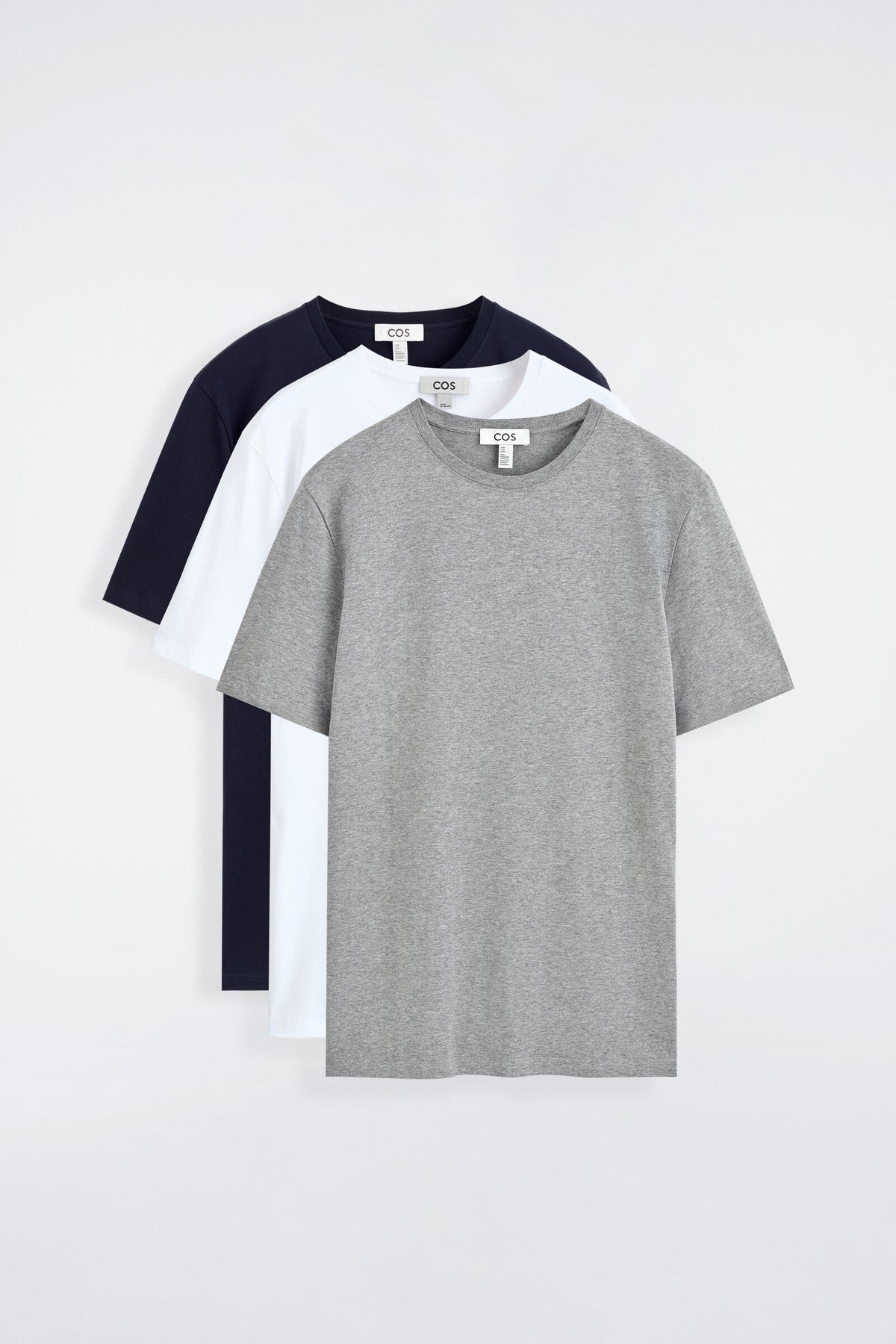 3-PACK DE CAMISETAS DE ALGODÓN CON CUELLO REDONDO - AZUL MARINO / BLANCO / GRIS | DescriptiveStillLife