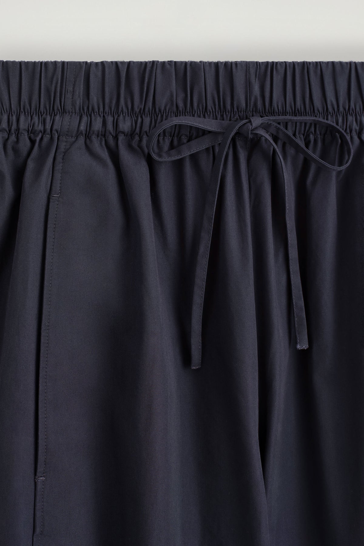 PANTALONES ELÁSTICOS DE PIERNA BARREL - AZUL MARINO | DescriptiveDetail