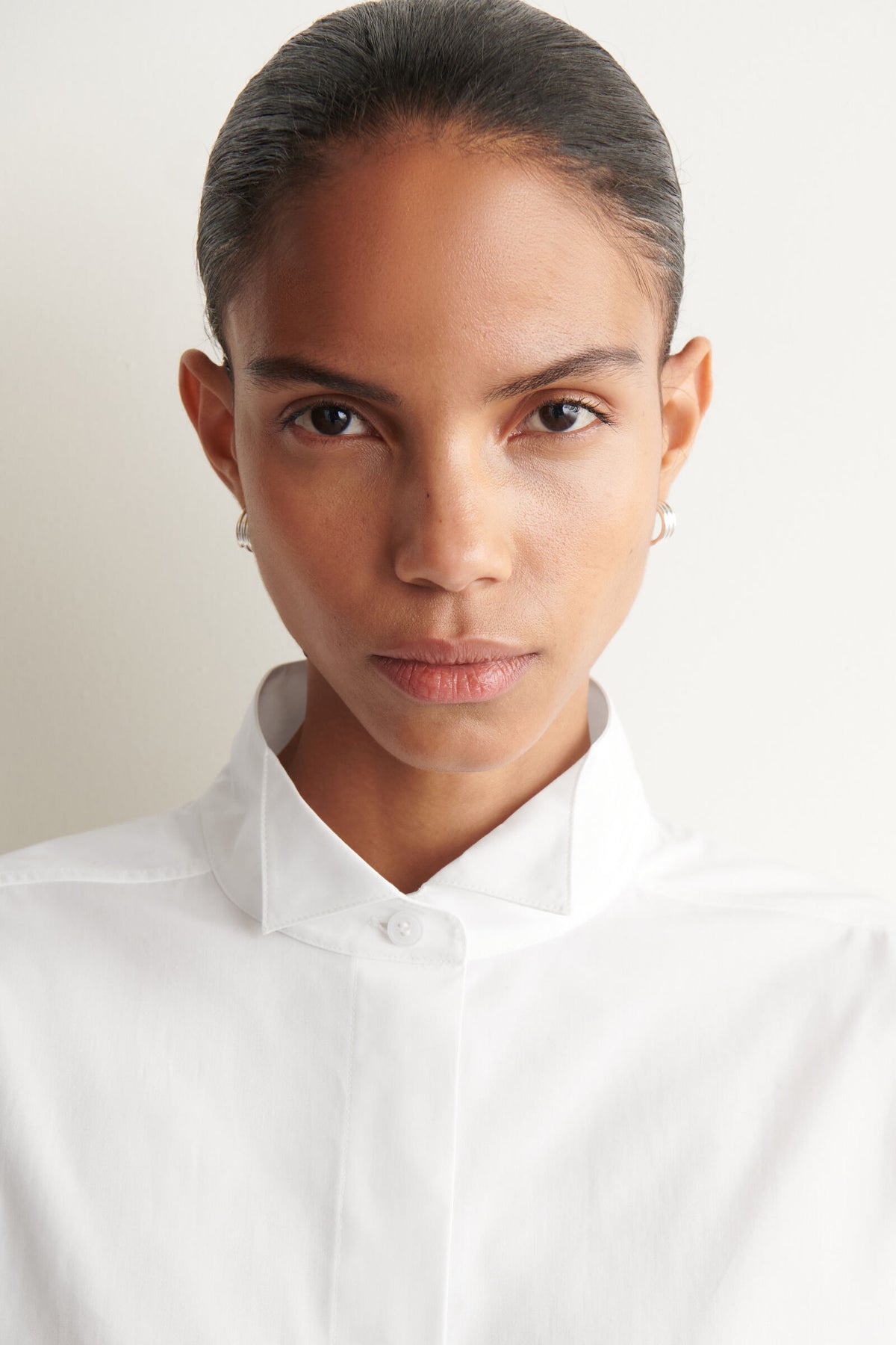 CAMISA DE FRAC DE ALGODÓN CON CUELLO DE ALA - BLANCO