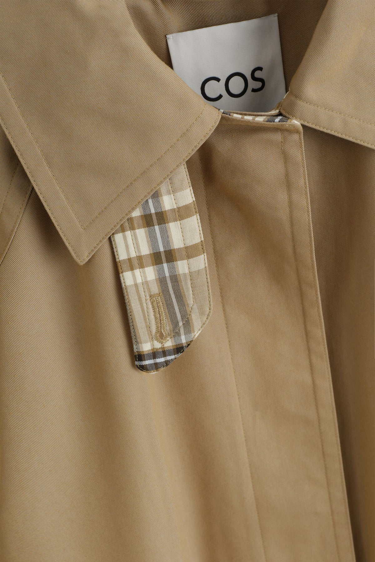 ABRIGO DE ALGODÓN CON CINTURÓN Y DETALLES A CUADROS - BEIGE / CUADROS | DescriptiveDetail