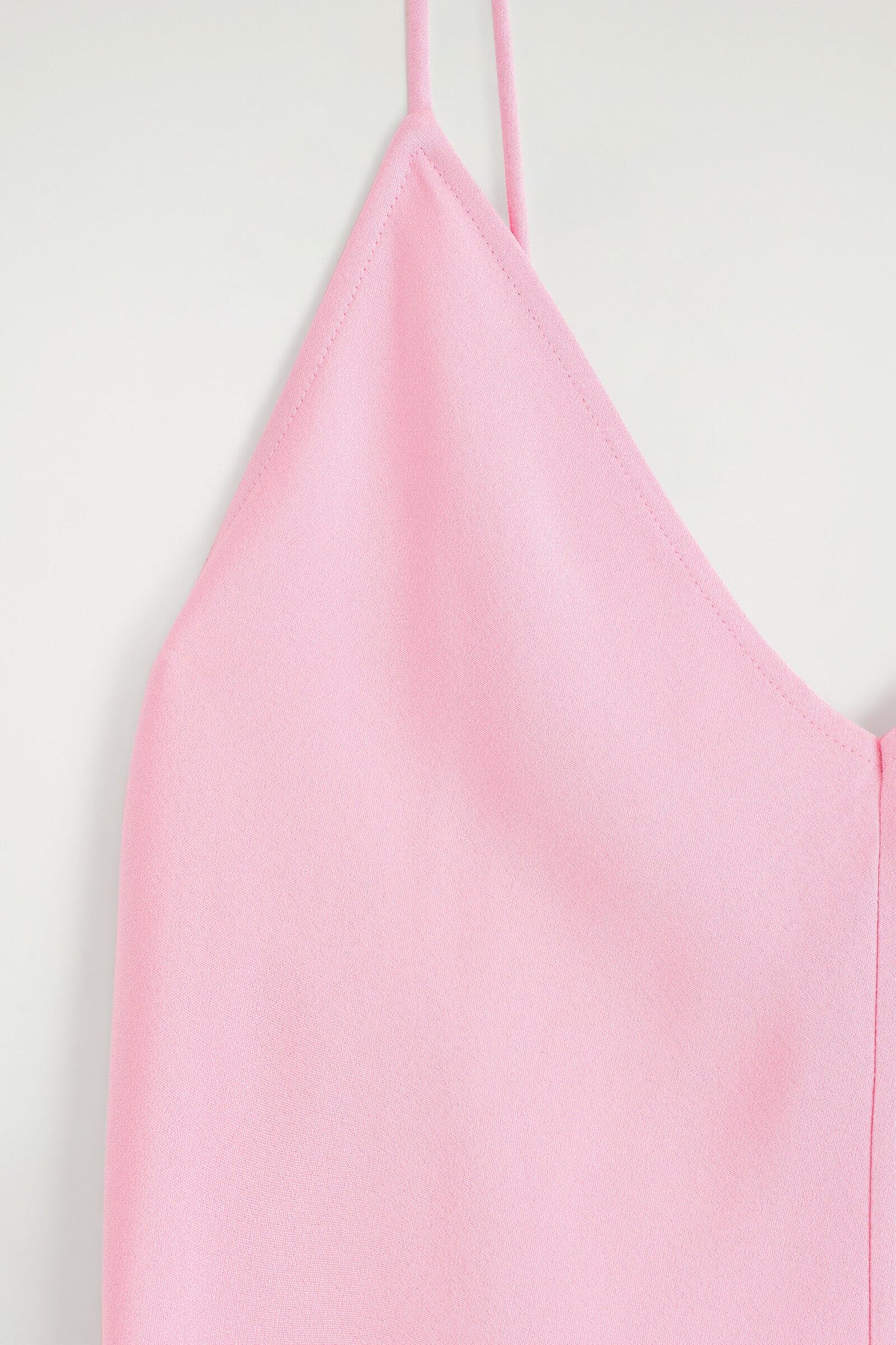 TOP DE CREPE CON ESCOTE EN V - ROSADO | DescriptiveDetail