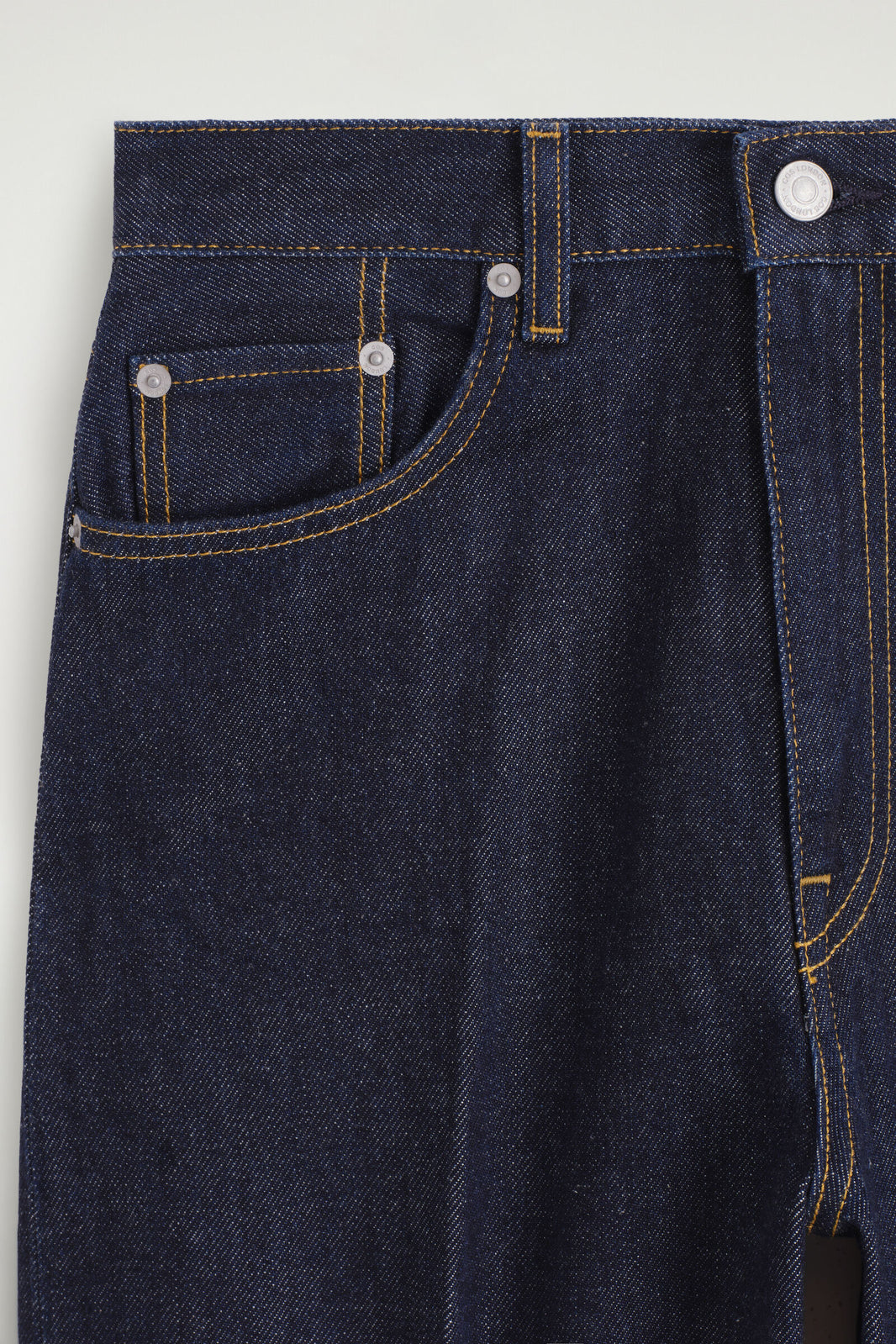JEANS UMBRA DE PIERNA TAPERED - ÍNDIGO | DescriptiveDetail