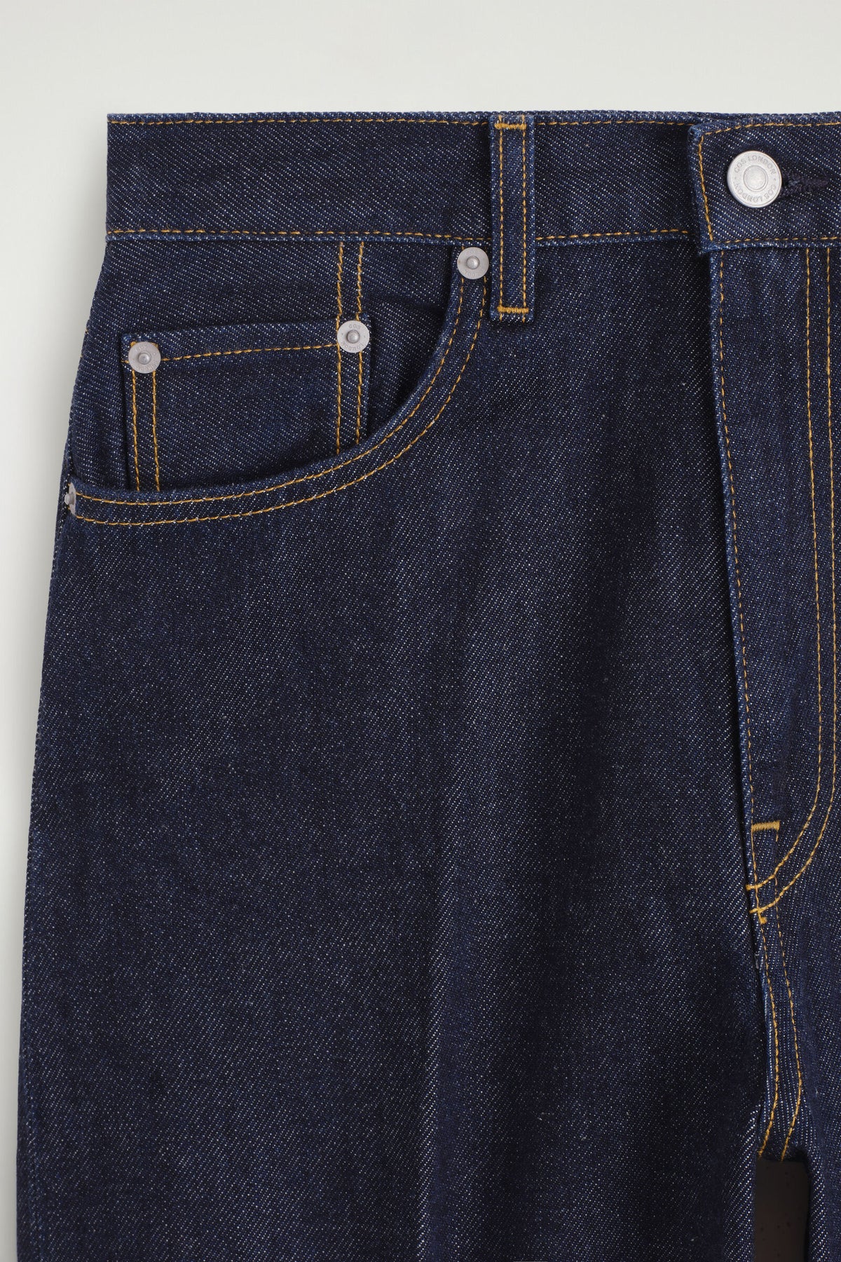 JEANS UMBRA DE PIERNA TAPERED - ÍNDIGO | DescriptiveDetail