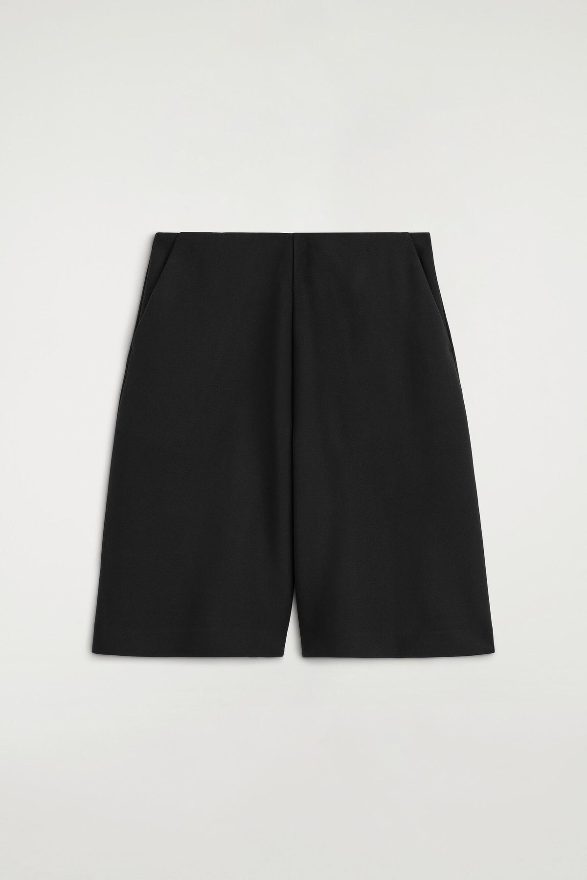 SHORTS DE CREPE DE PIERNA ANCHA - NEGRO | DescriptiveStillLife