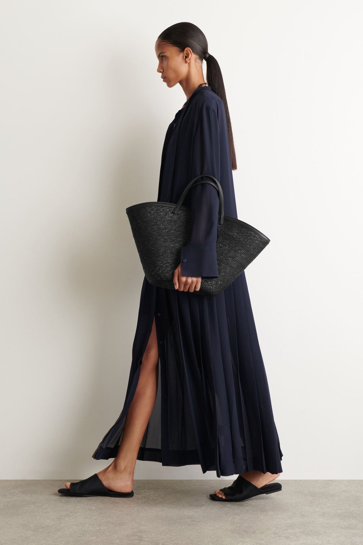 VESTIDO CAMISERO MIDI CON MOÑO Y PLISADO - AZUL MARINO