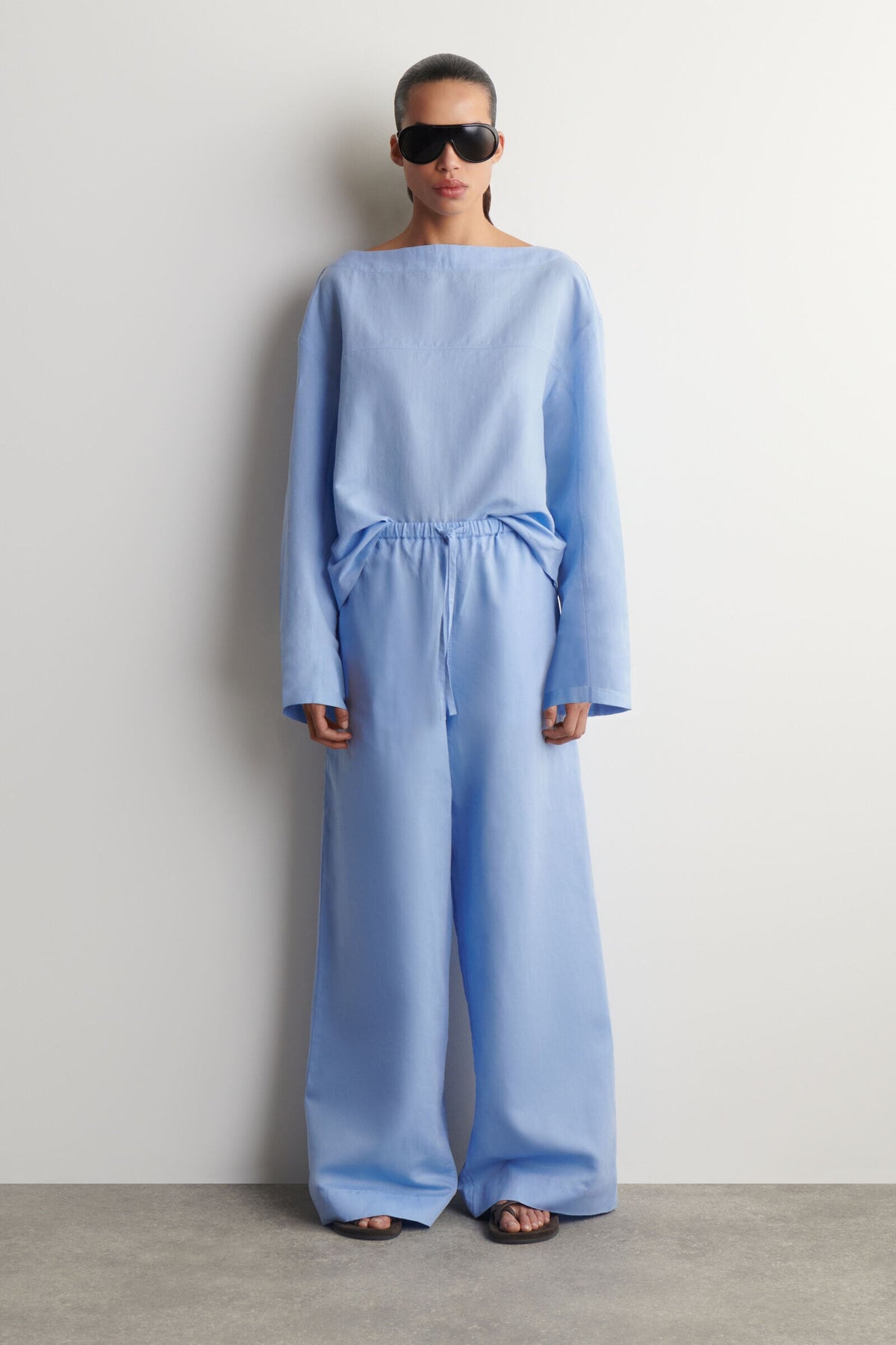 PANTALONES DE LINO DE PIERNA ANCHA CON CORDÓN - AZUL CLARO - StillMedia/Lookbook