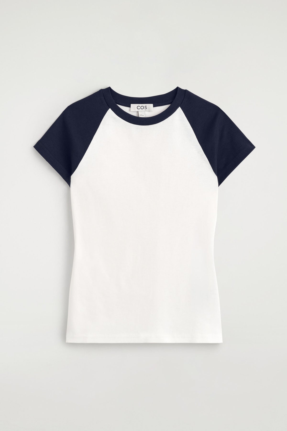CAMISETA RAGLÁN DE ALGODÓN AJUSTADA - BLANCO / MARINO | DescriptiveStillLife