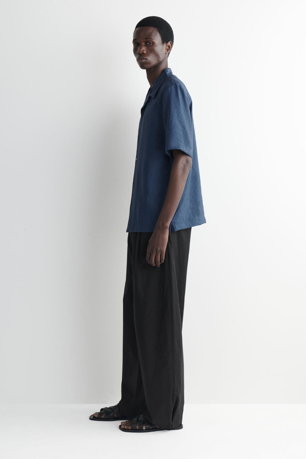 CAMISA CON CUELLO DE CAMPAMENTO - AZUL