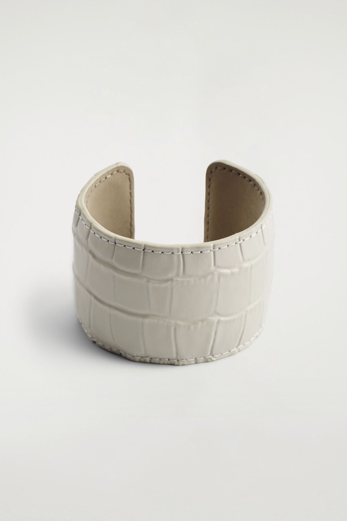 BRAZALETE DE CUERO CON EFECTO DE COCODRILO - BLANCO - StillMedia/DescriptiveStillLife